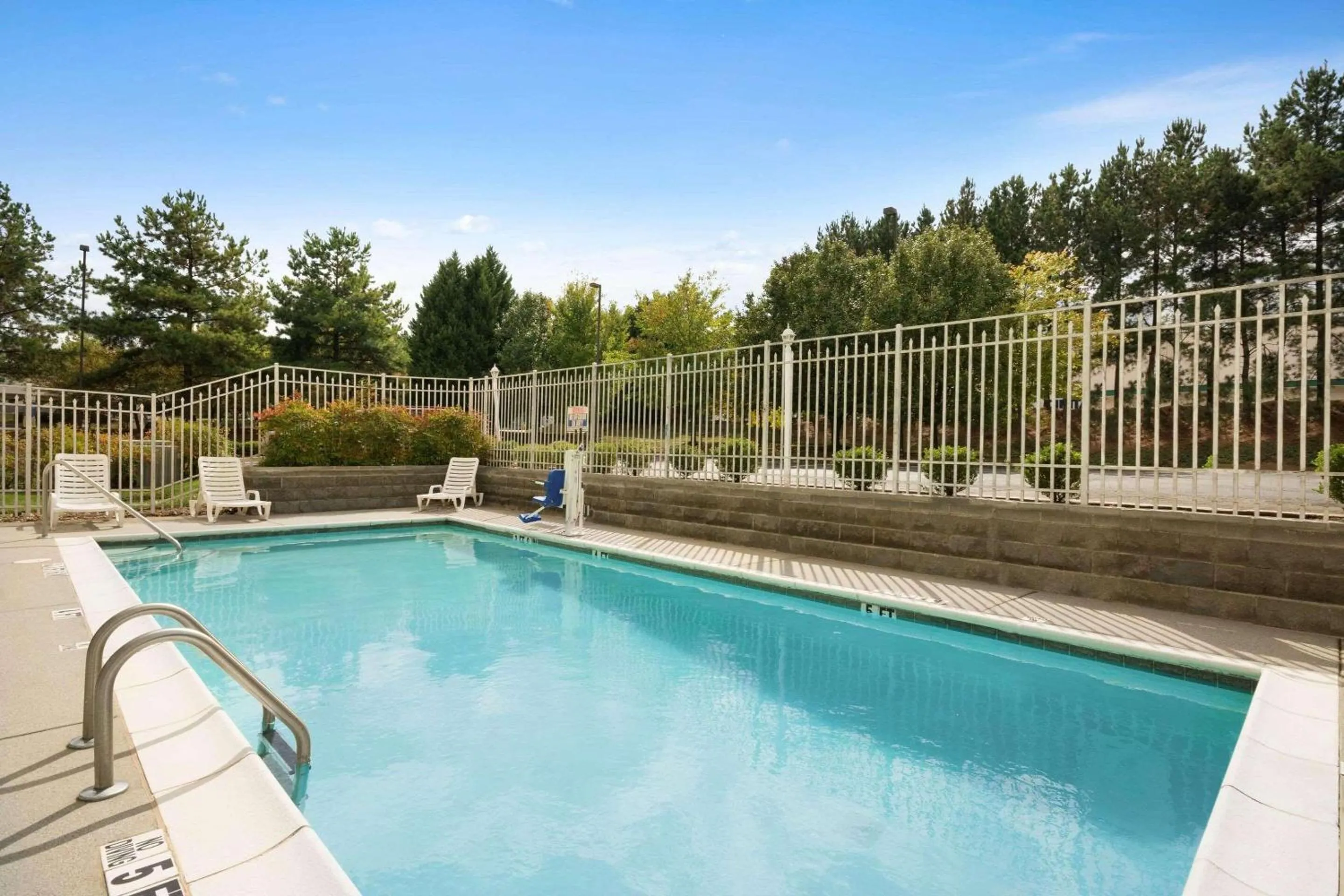 Swimming pool in Country Inn & Suites by Radisson, Norcross, GA