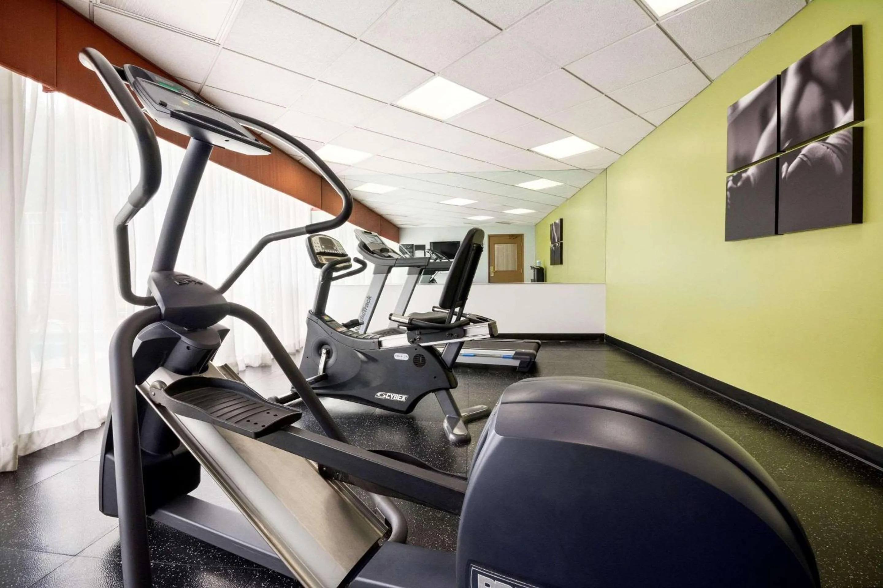 Fitness centre/facilities in Country Inn & Suites by Radisson, Norcross, GA
