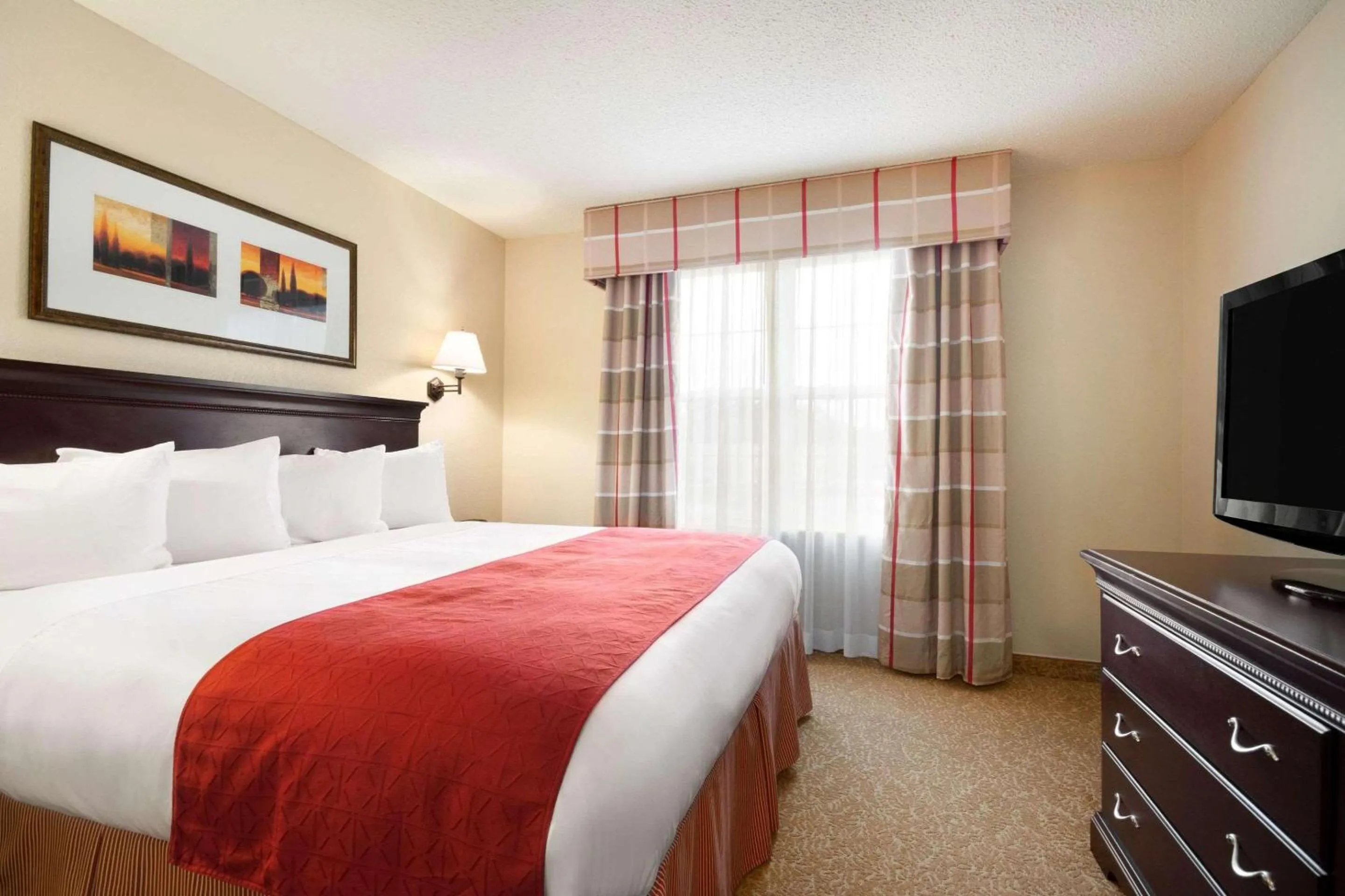Bedroom, Bed in Country Inn & Suites by Radisson, Norcross, GA