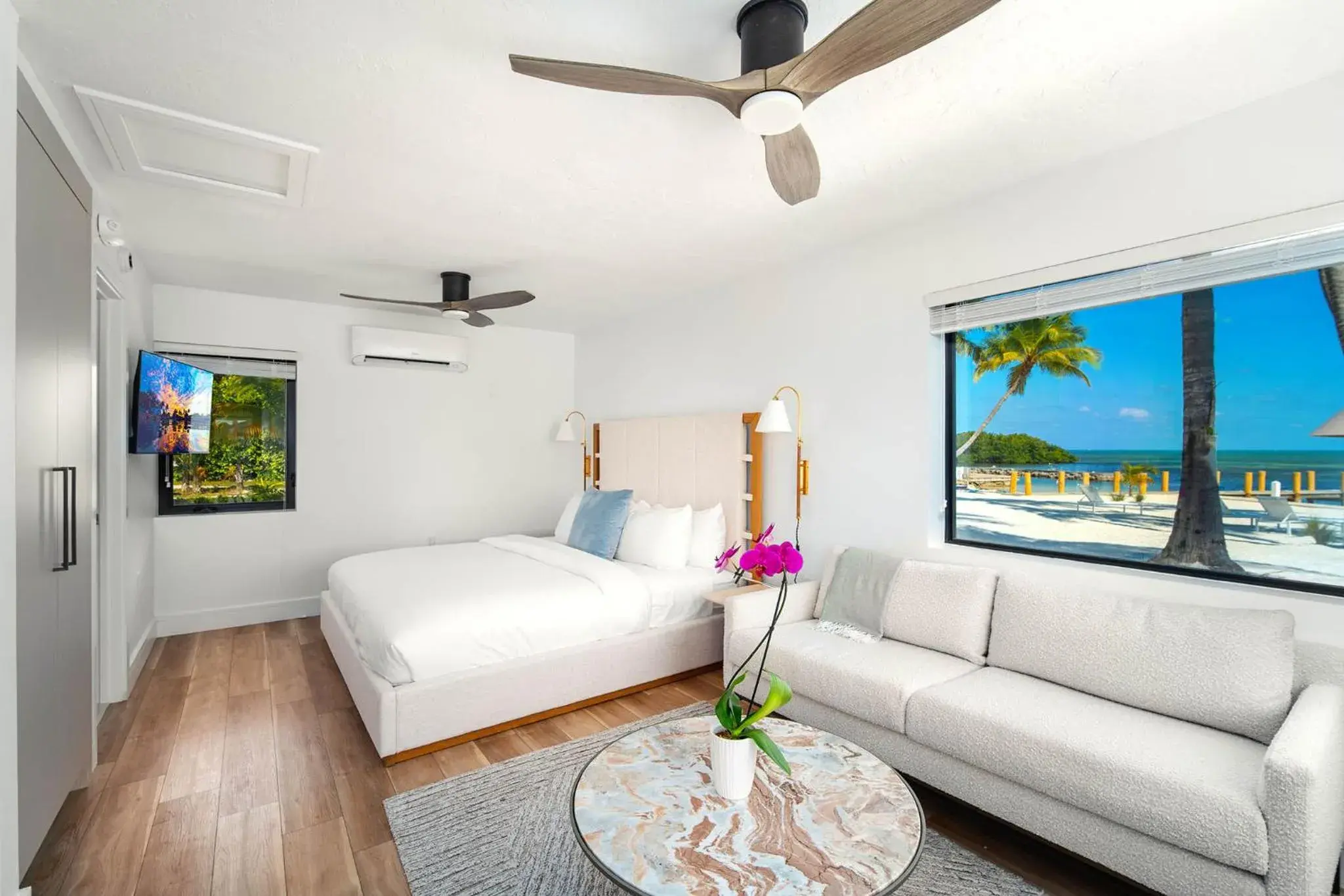 Oceanfront Cottage Style Room in Pines & Palms Resort Oceanfront Cottage Style Room in Pines & Palms Resort