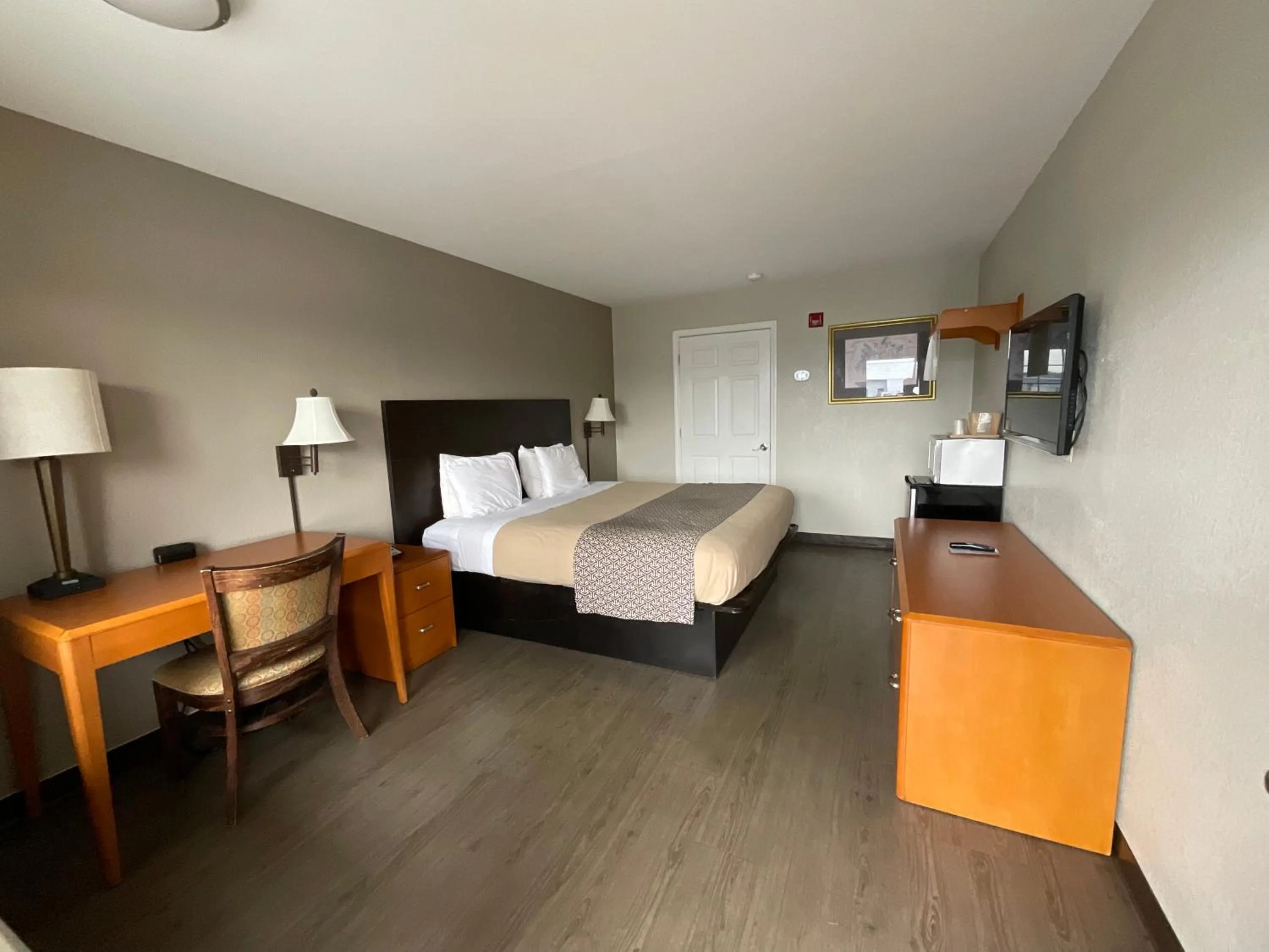 Bed in Savannah Inn - Savannah I-95 North