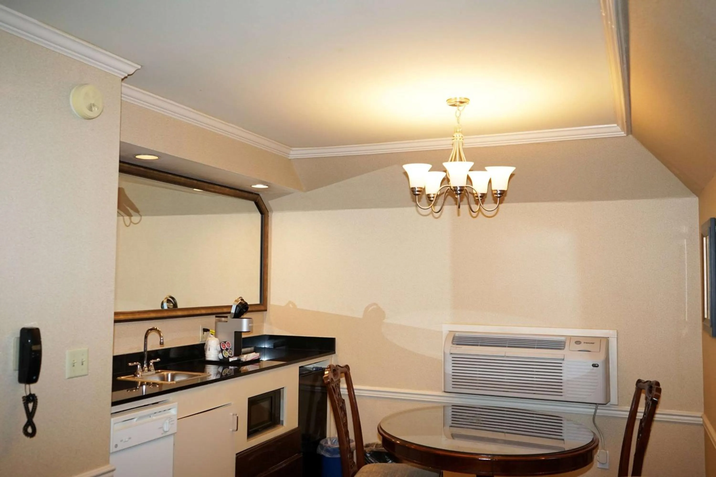 Photo of the whole room in Wingate by Wyndham Bellingham Heritage Inn