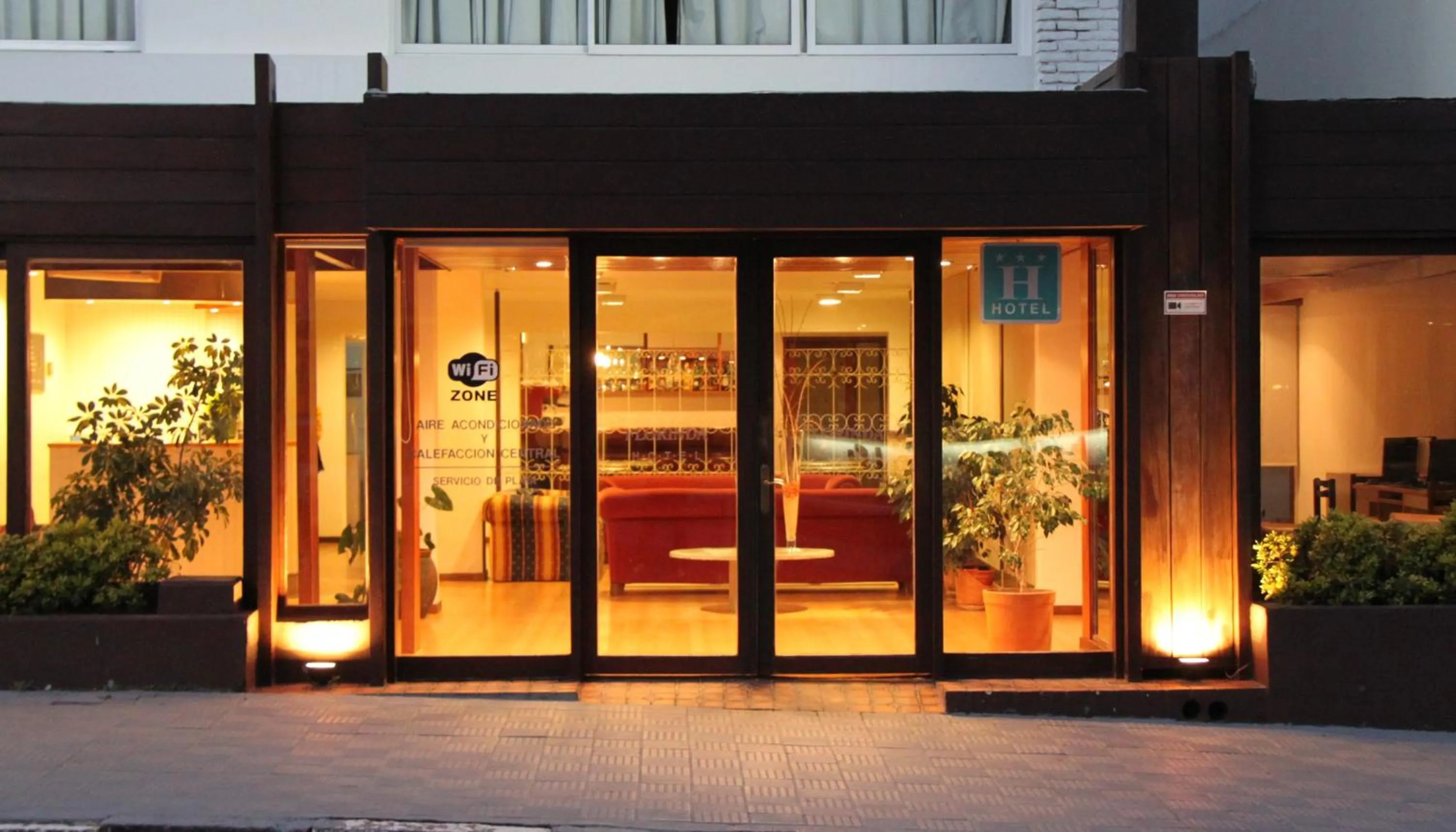 Facade/entrance in Hotel Florinda