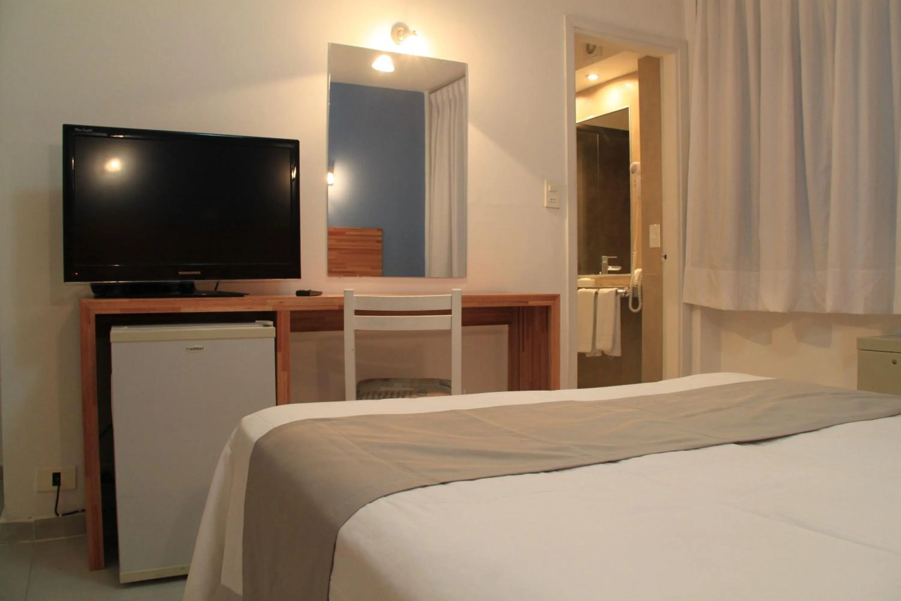 Communal lounge/ TV room, Bed in Hotel Florinda