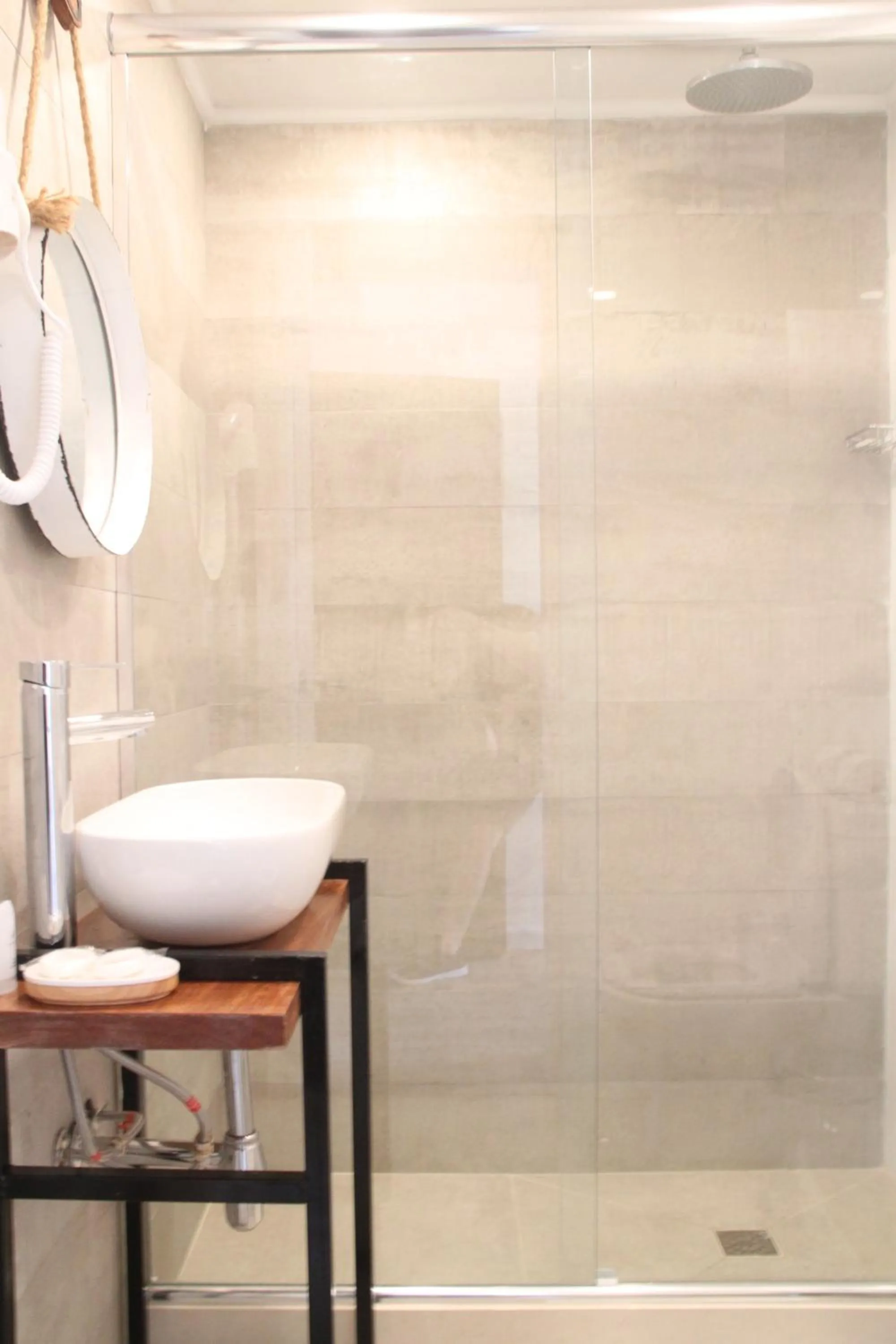 Shower in Hotel Florinda