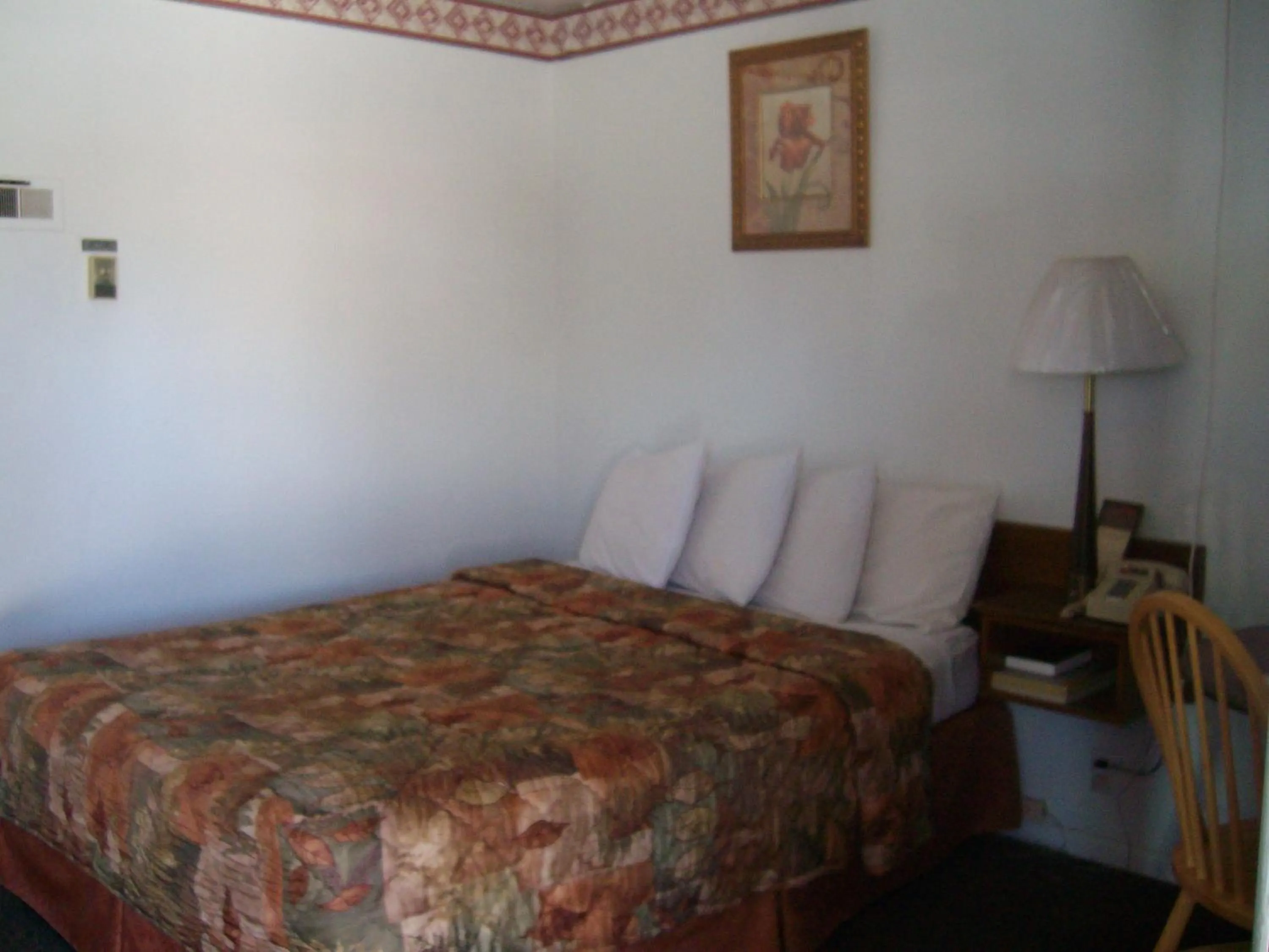 Bed in Western Motel Ranchester