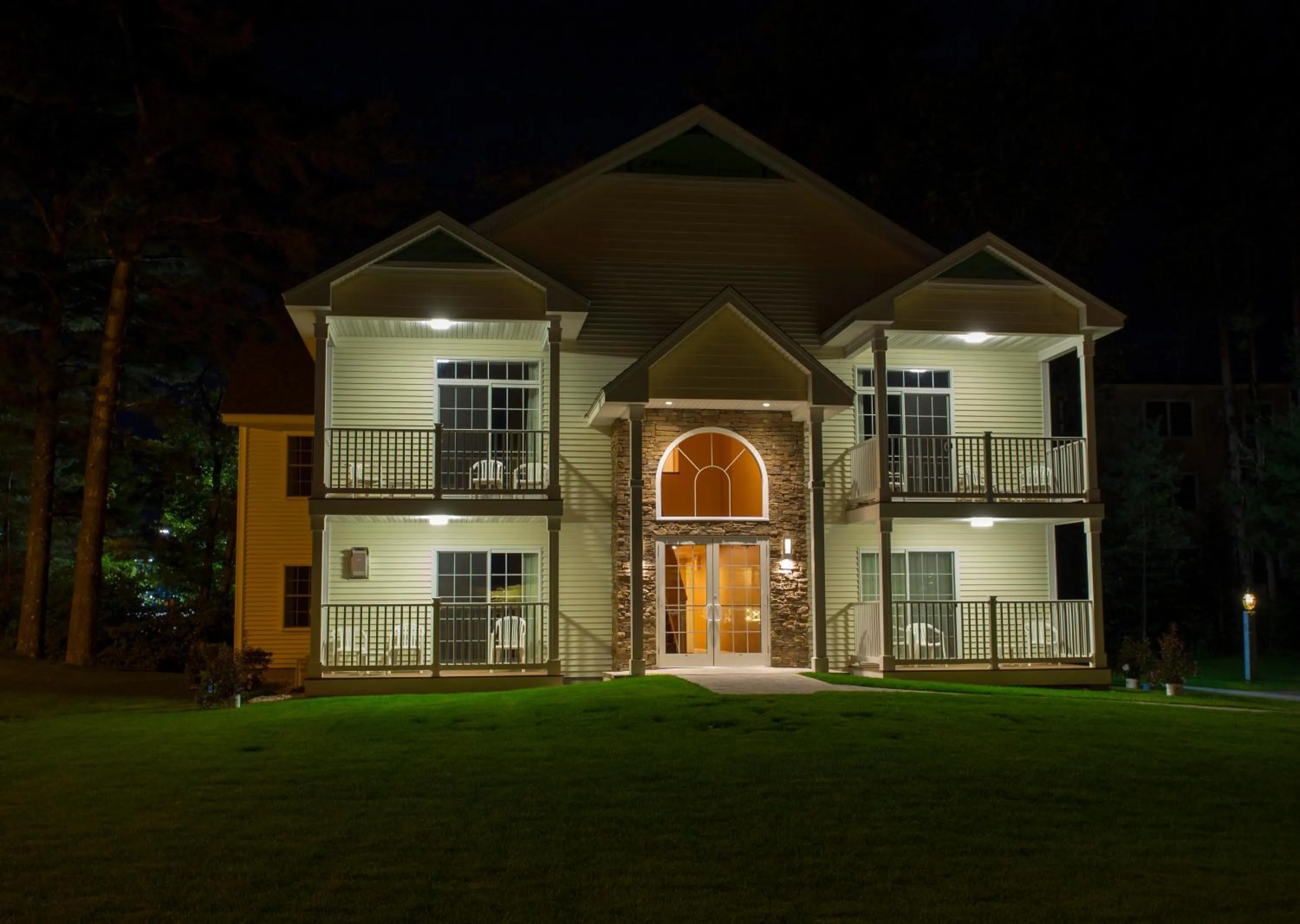 Property building in Golden Gables Inn