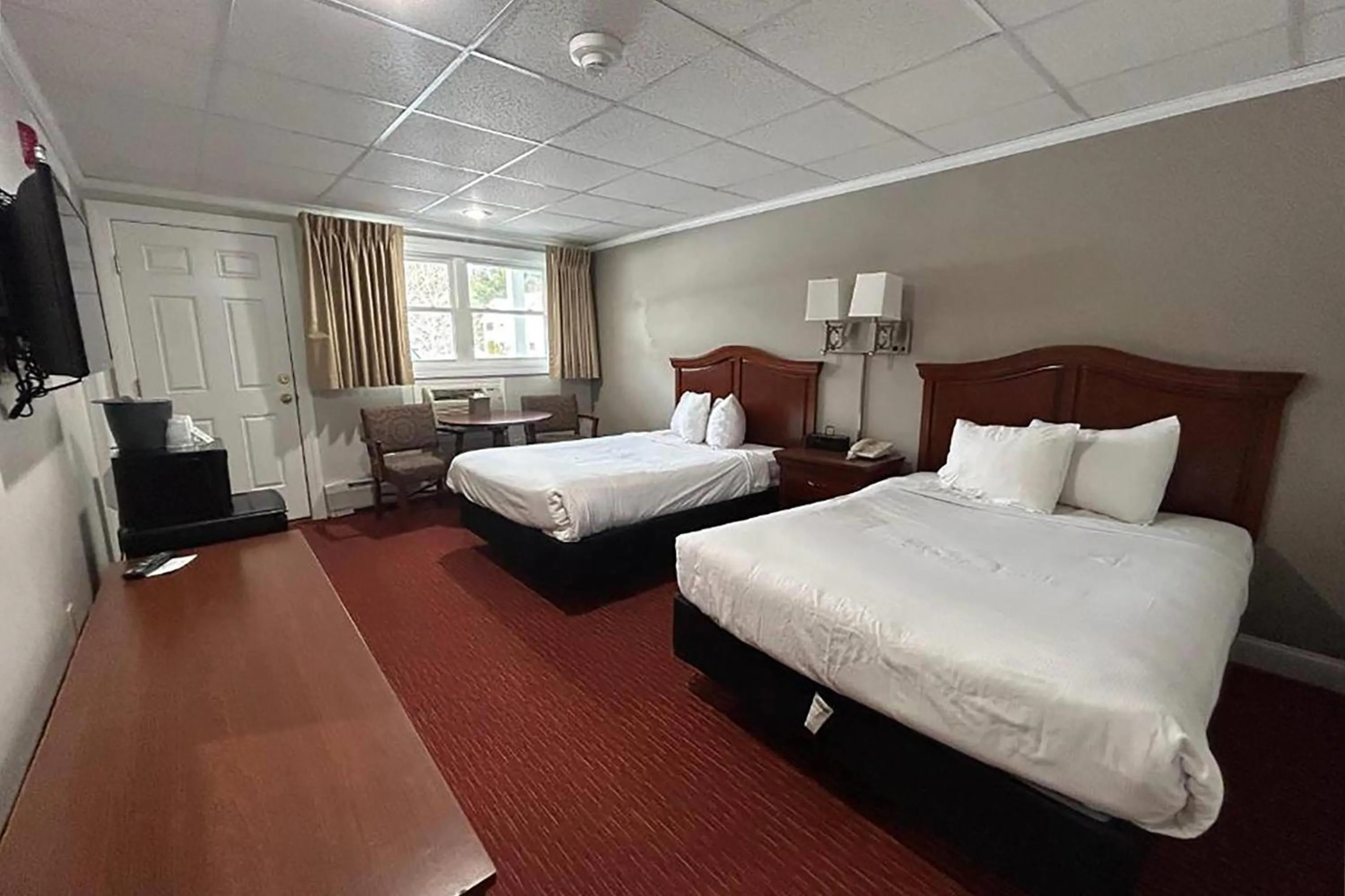Photo of the whole room, Bed in Golden Gables Inn Dazzler Select by Wyndham