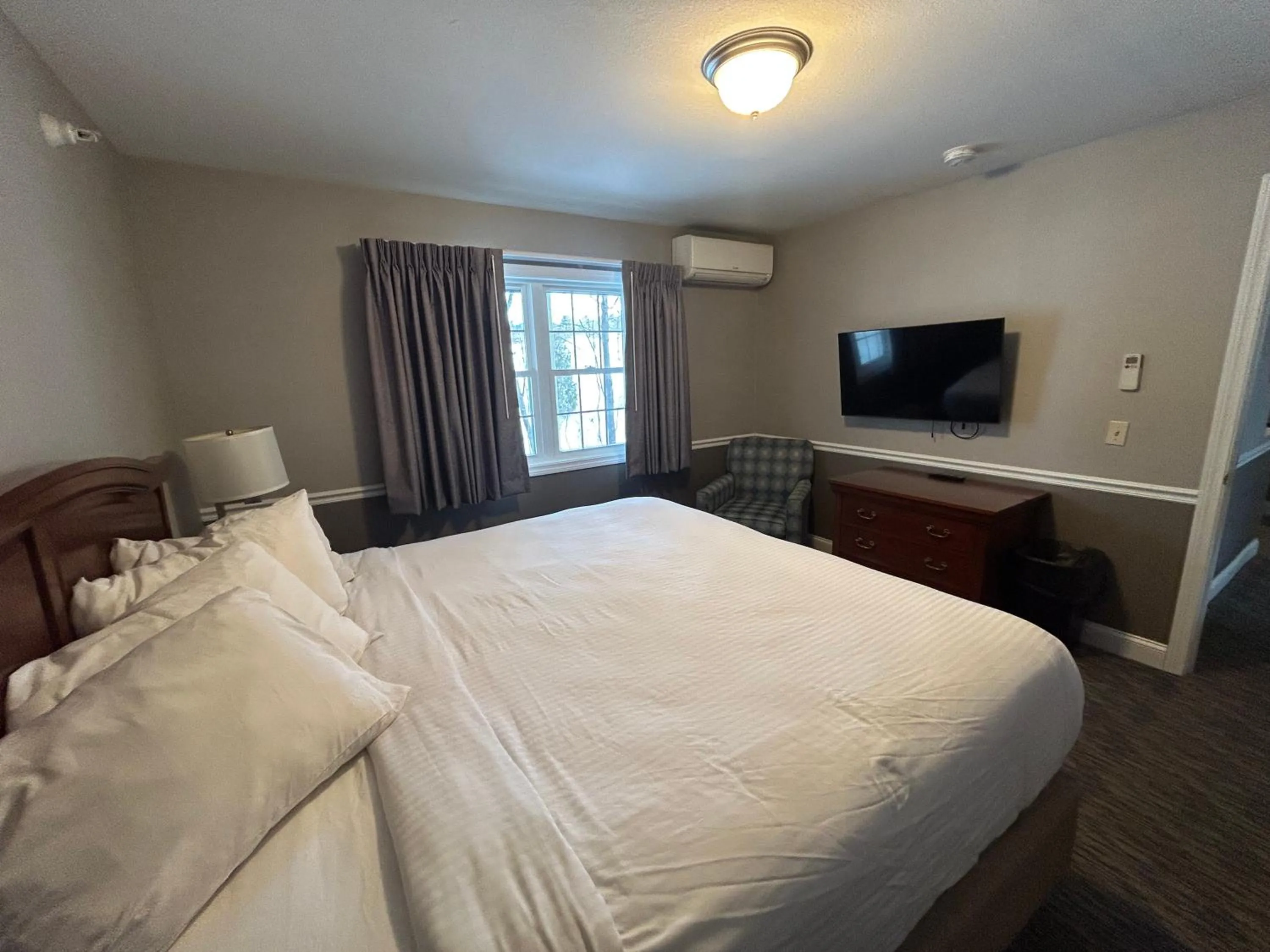 Bed in Golden Gables Inn