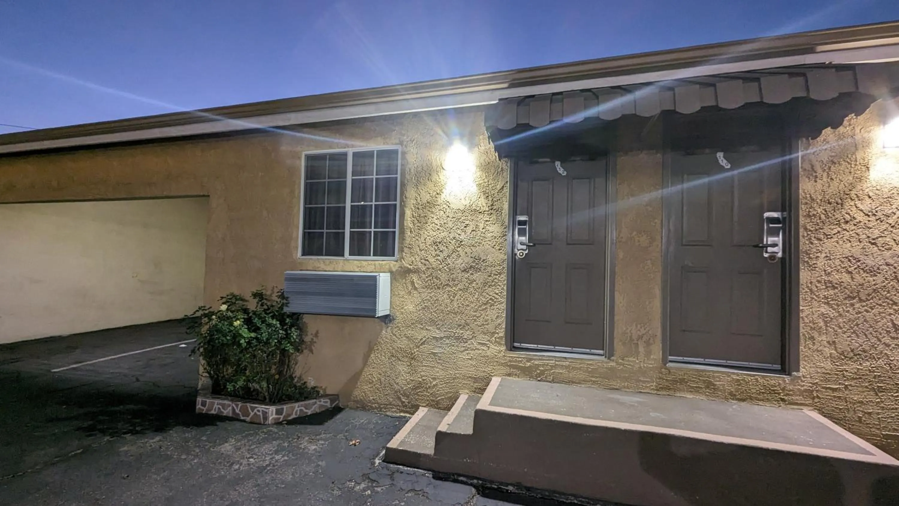 Property building in Airport Motel - Inglewood