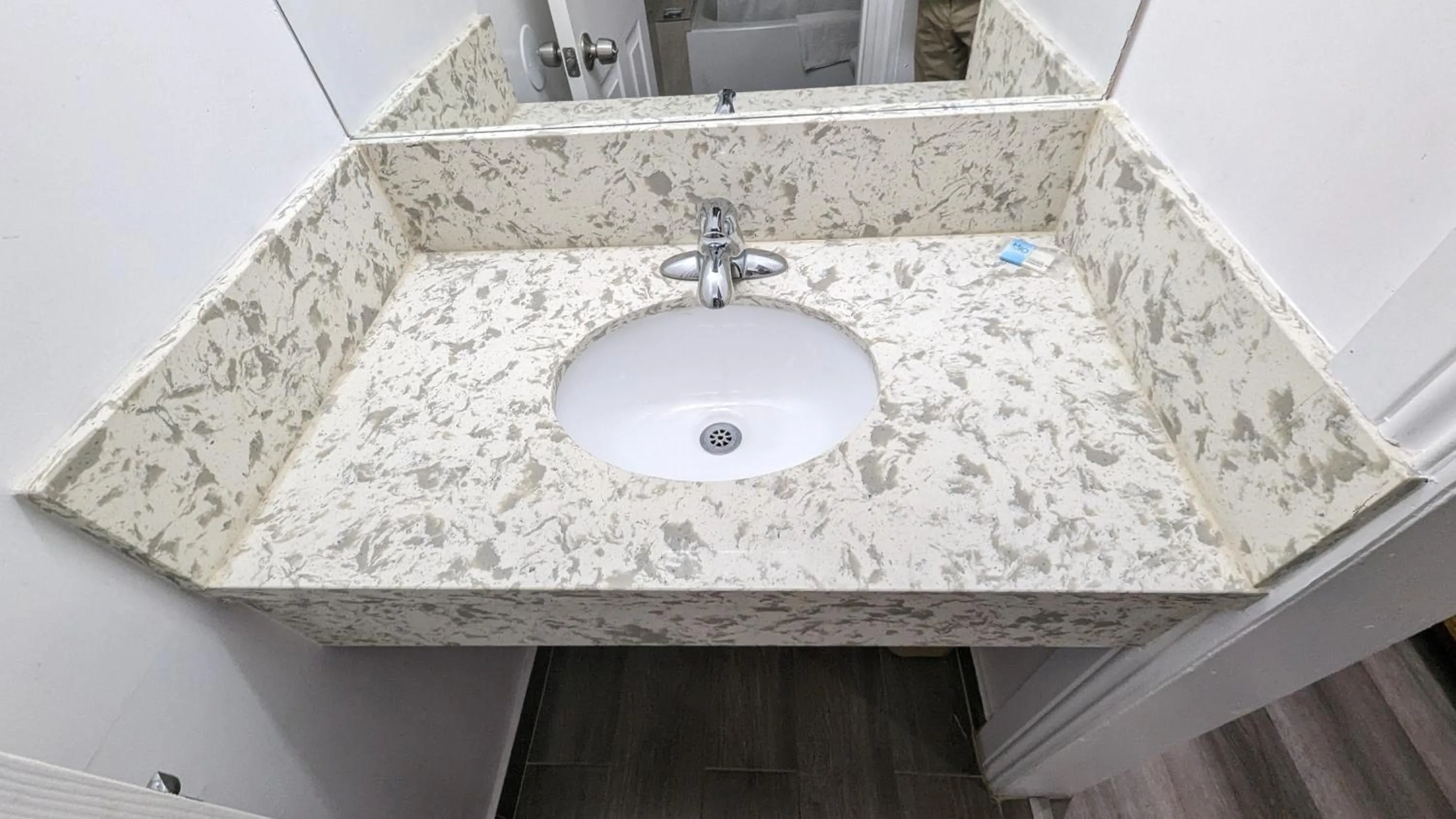 Bathroom in Airport Motel - Inglewood