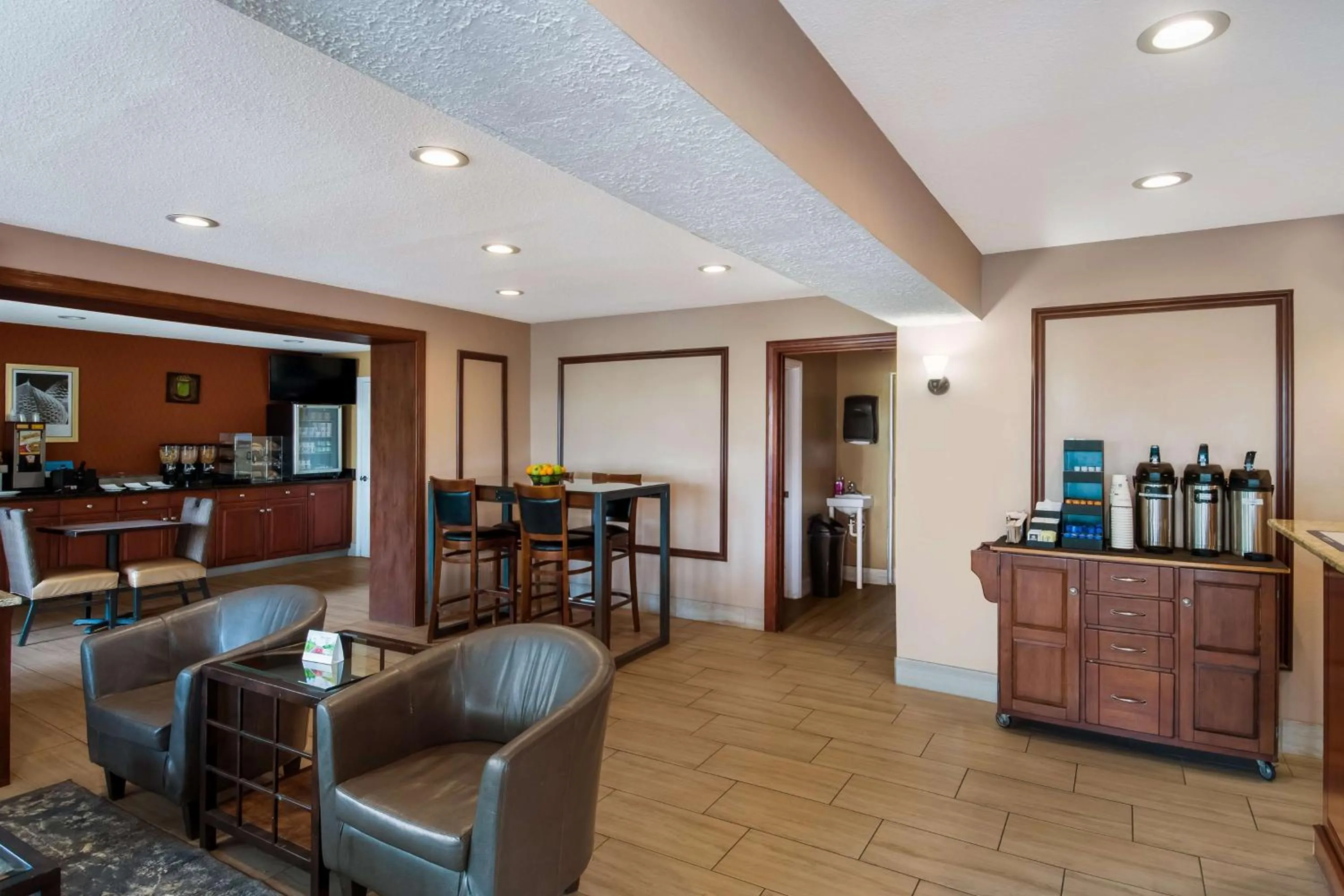 Lobby or reception in SureStay Plus Hotel by Best Western Jackson