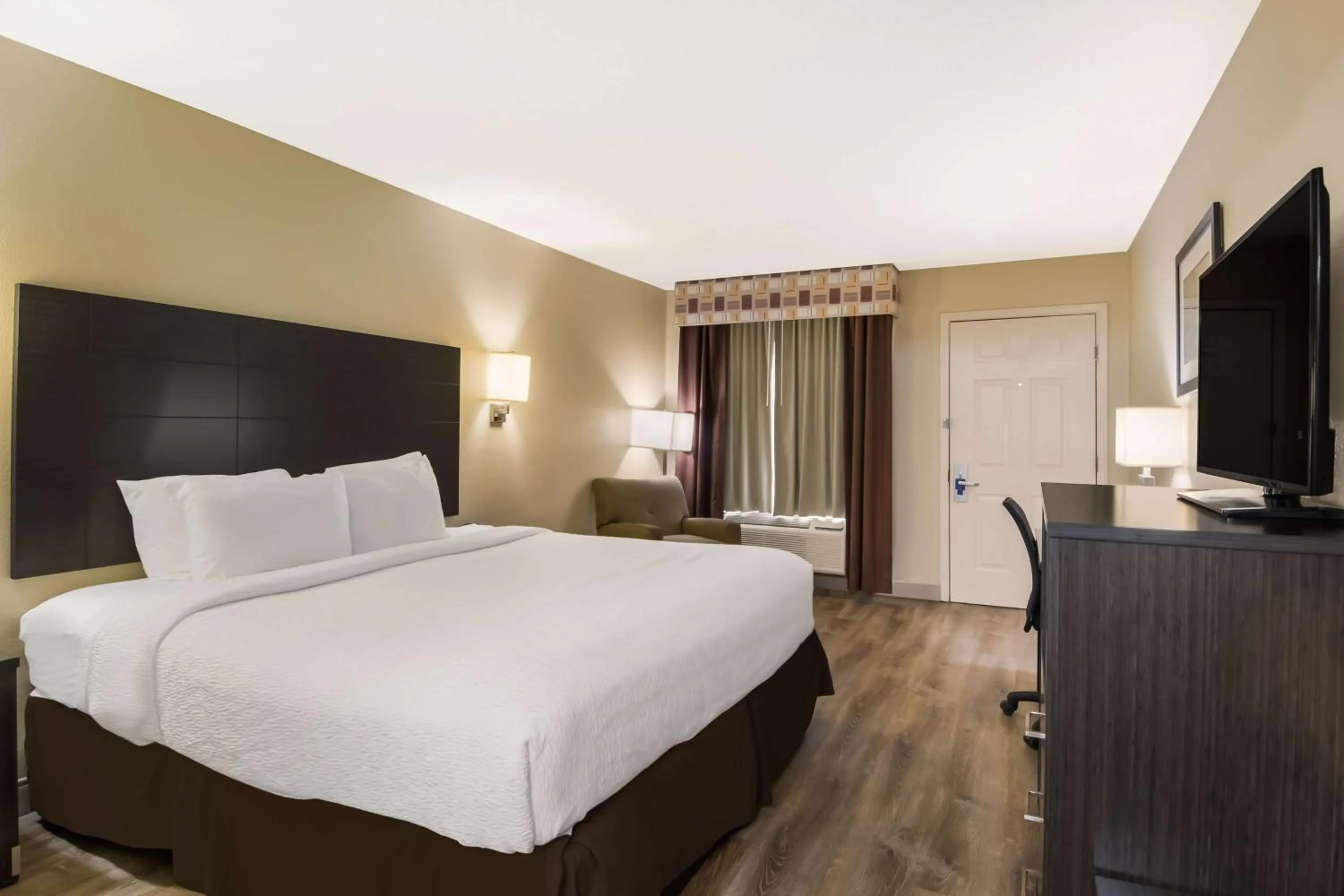 Bedroom, Bed in SureStay Plus Hotel by Best Western Jackson