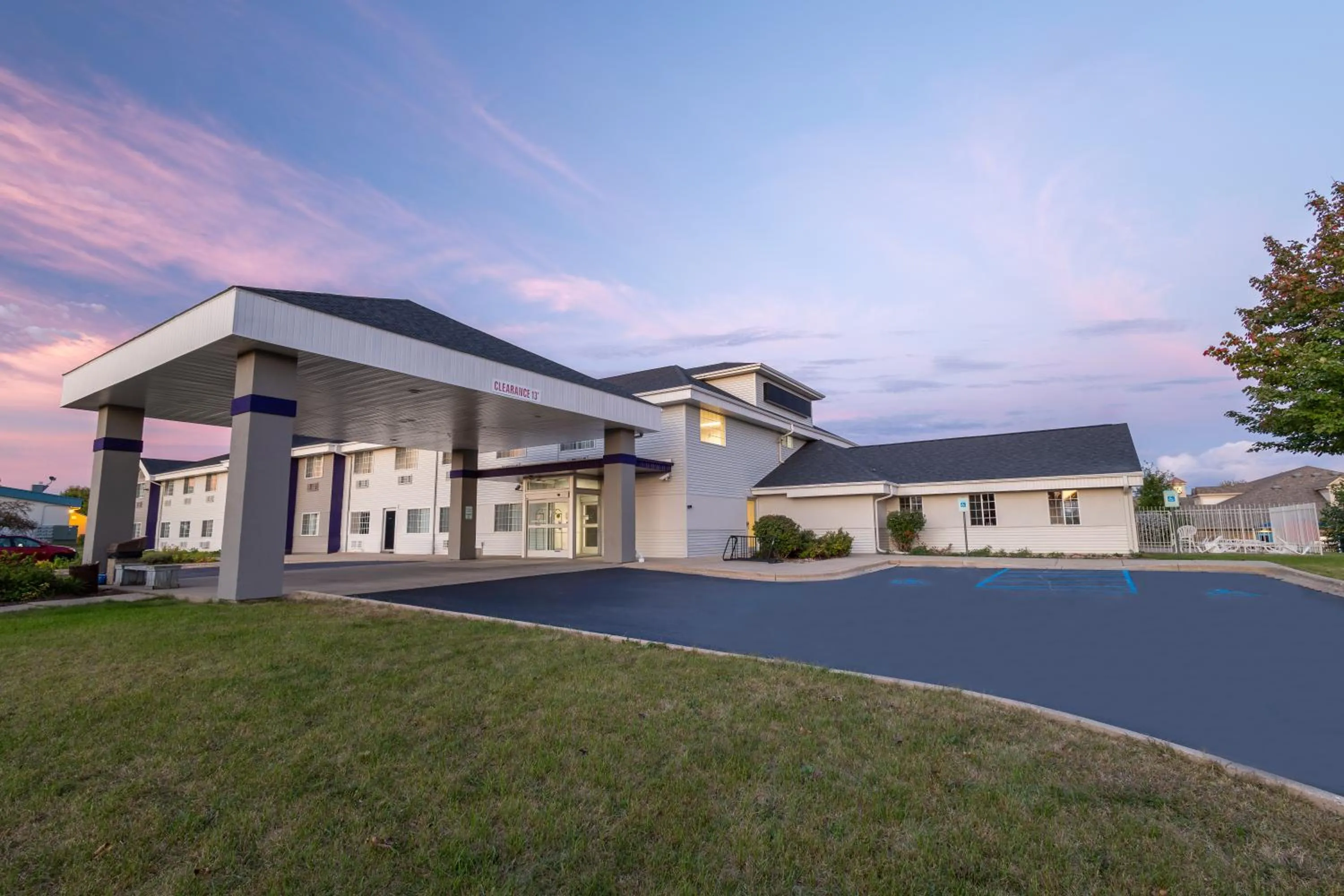 Property building in Super 8 by Wyndham Verona/Madison