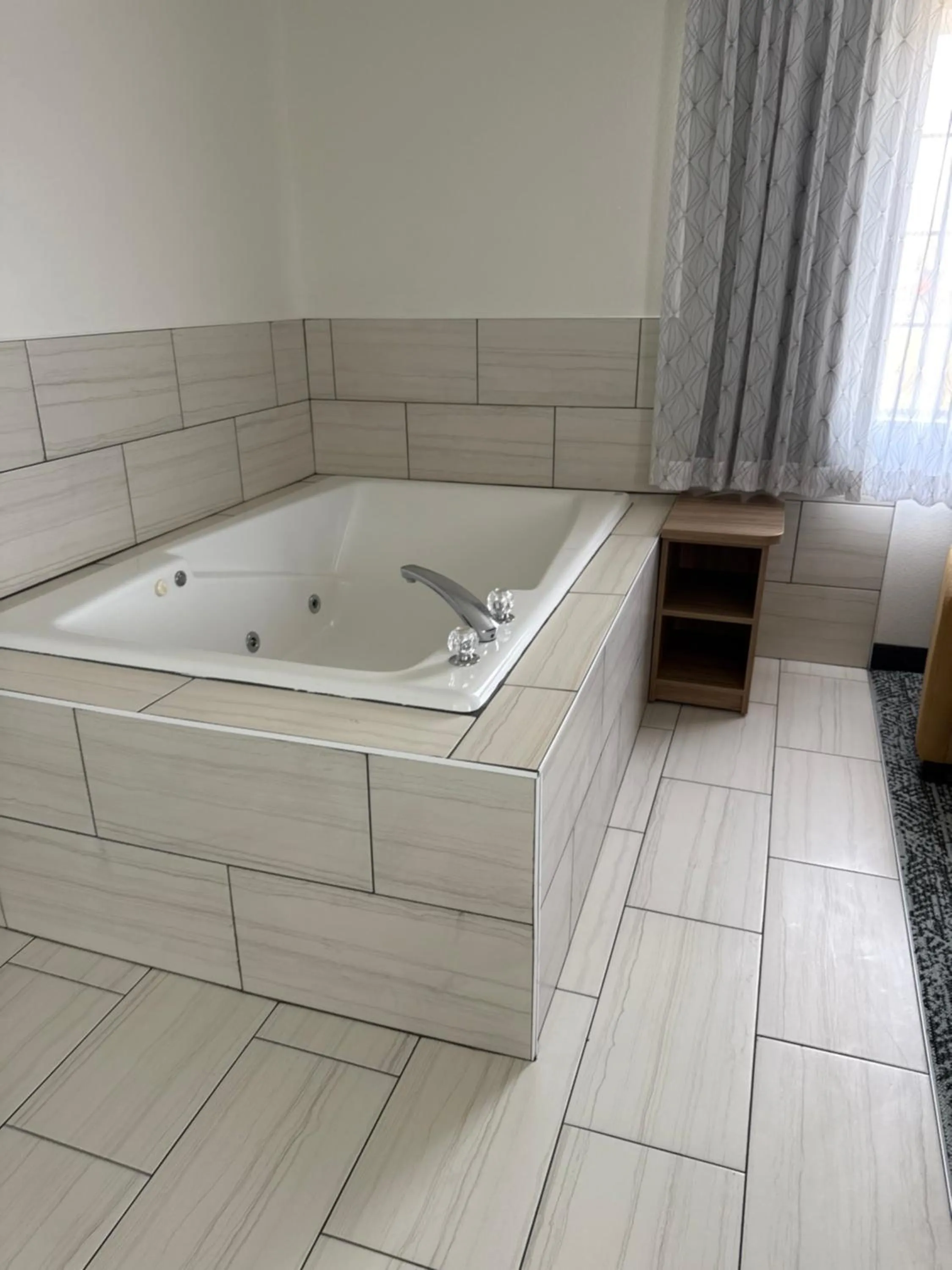 Hot Tub in Super 8 by Wyndham Verona/Madison