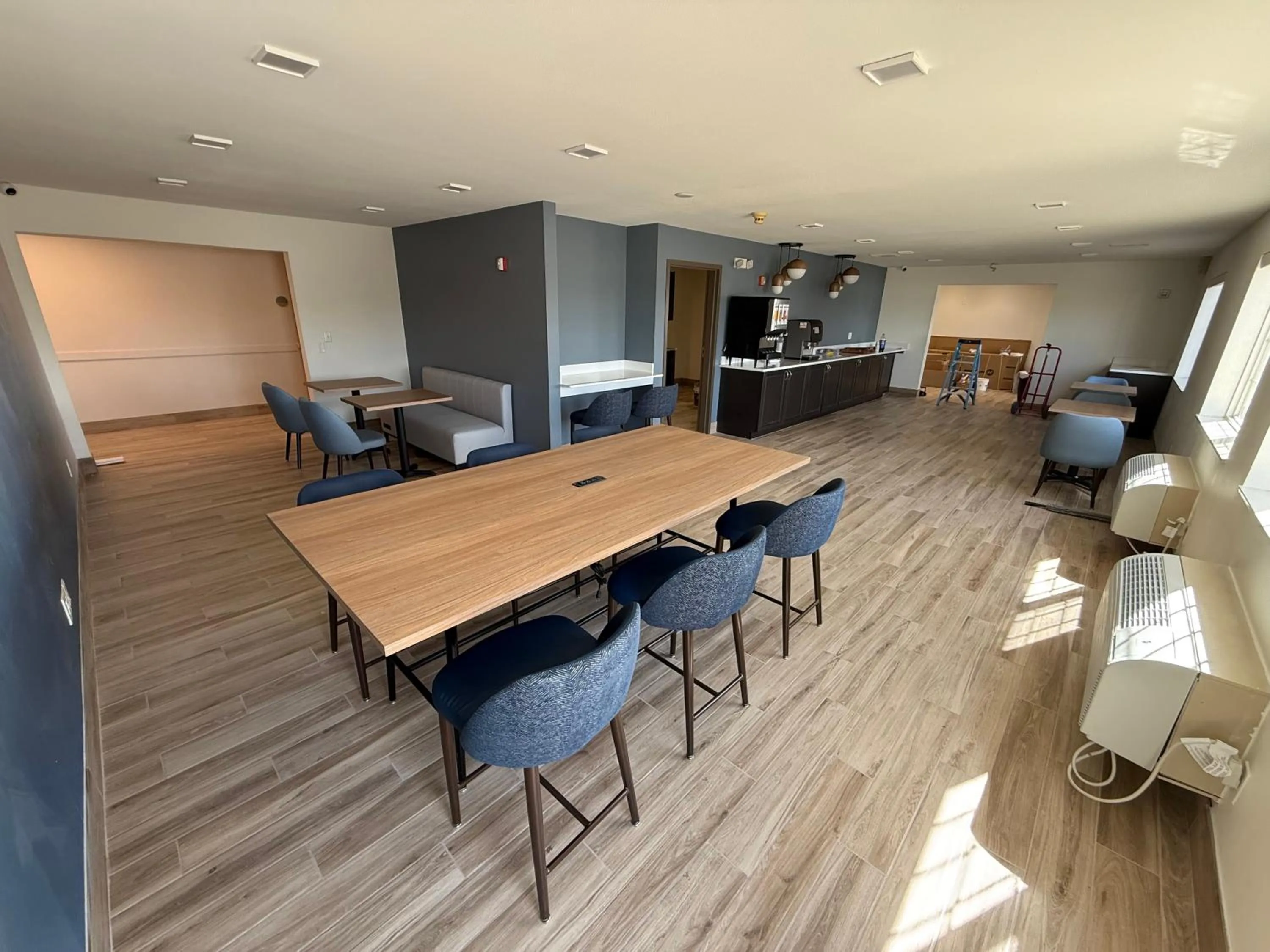 Seating area in Super 8 by Wyndham Verona/Madison