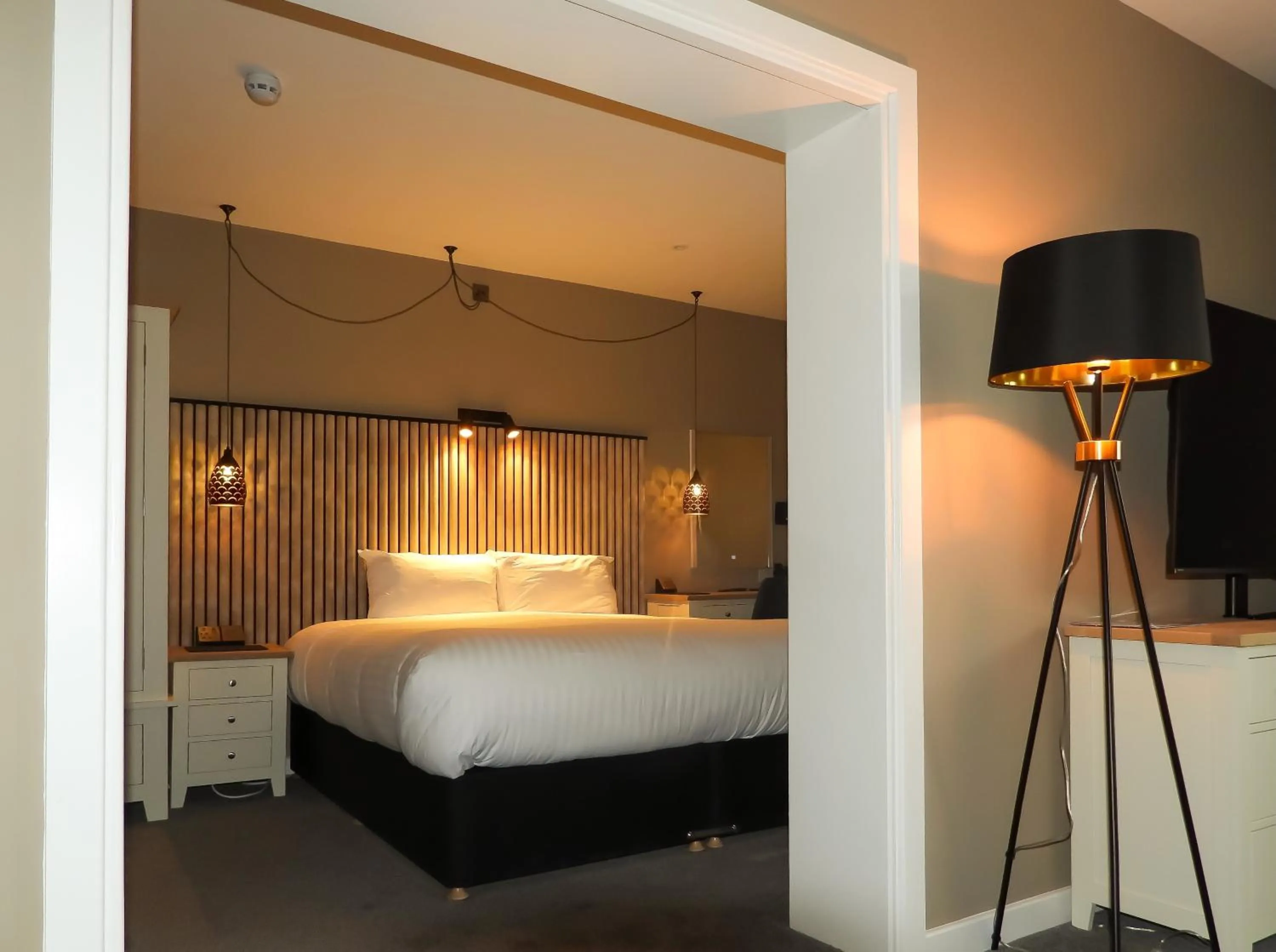 Bedroom, Bed in South Lawn Hotel