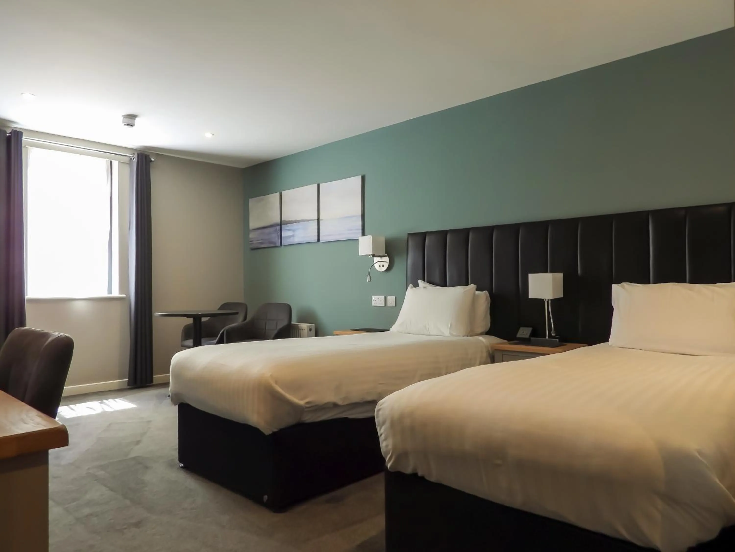 Bed in South Lawn Hotel