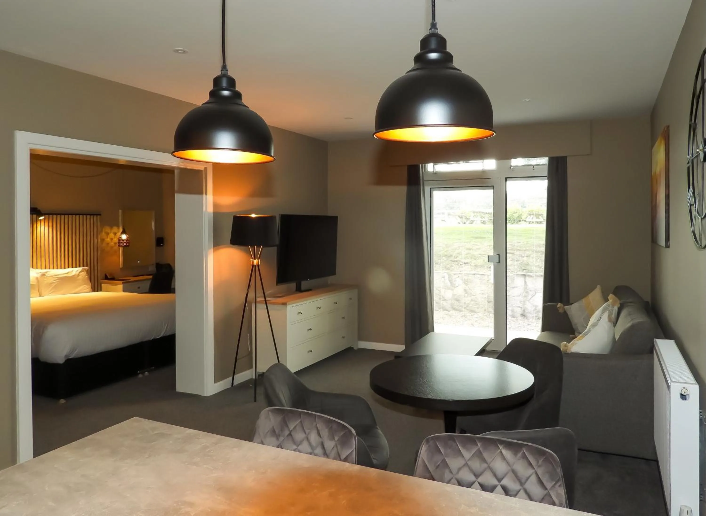 Photo of the whole room, Bed in South Lawn Hotel