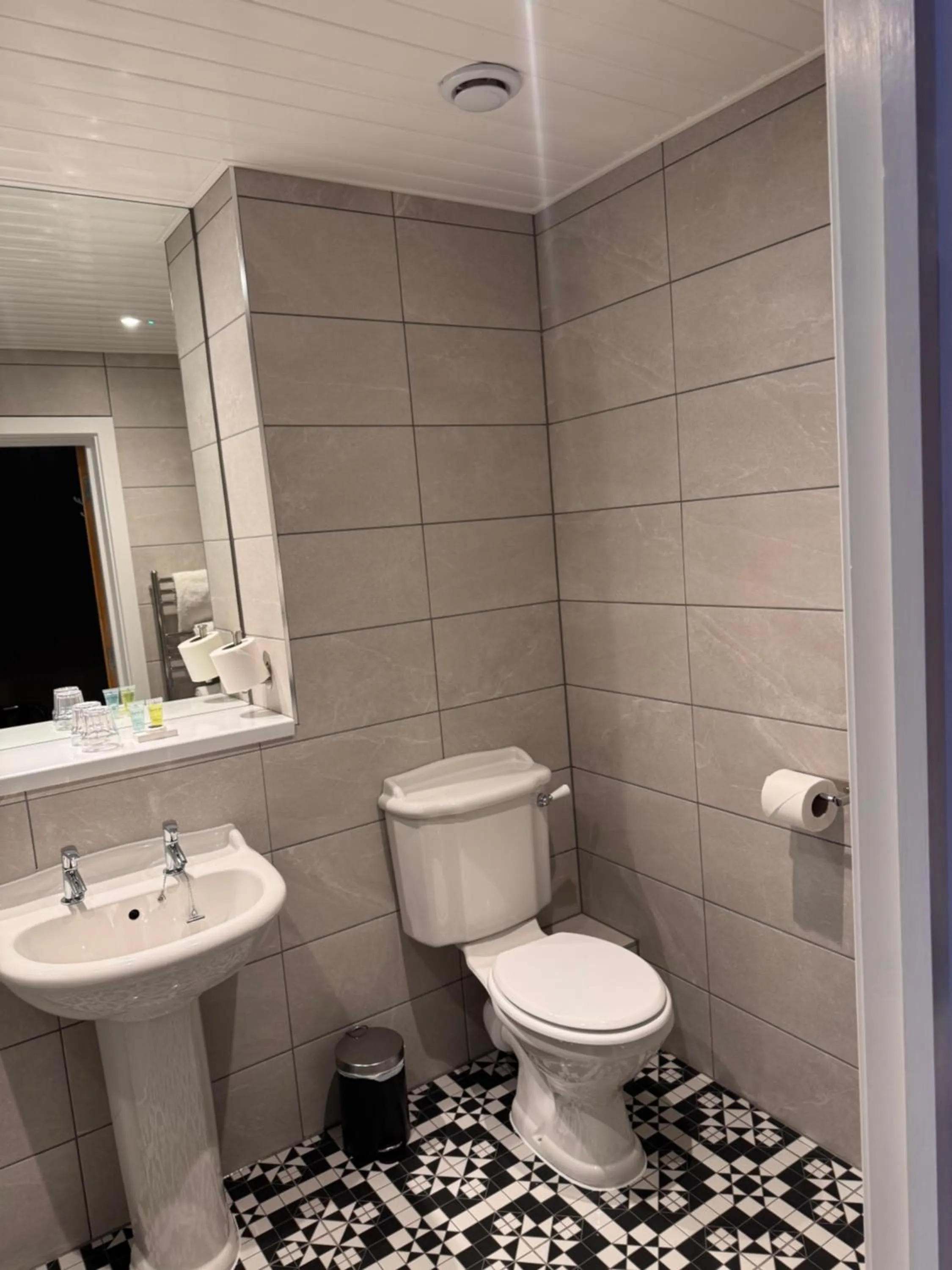 Bathroom in South Lawn Hotel