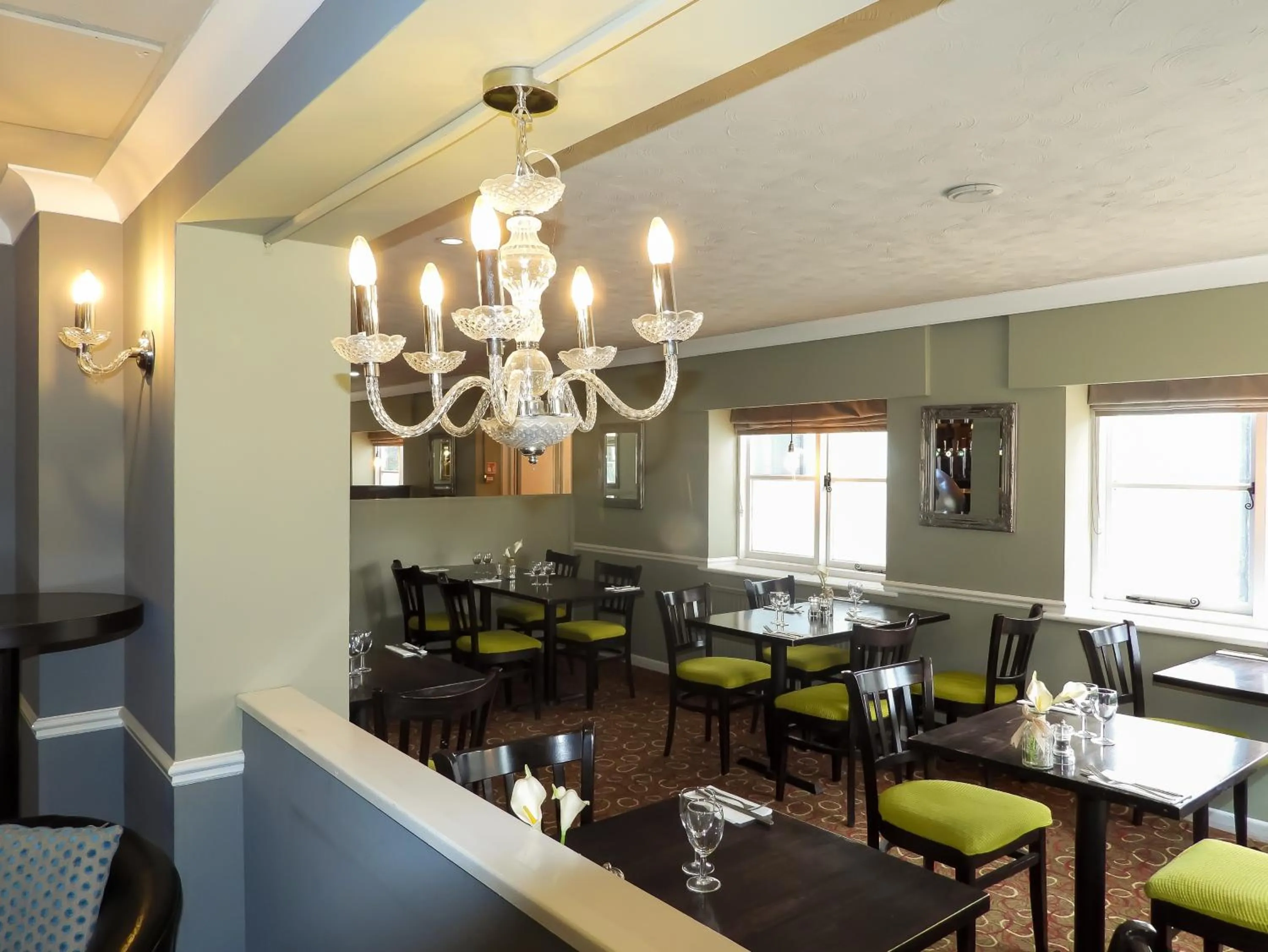 Restaurant/places to eat in South Lawn Hotel