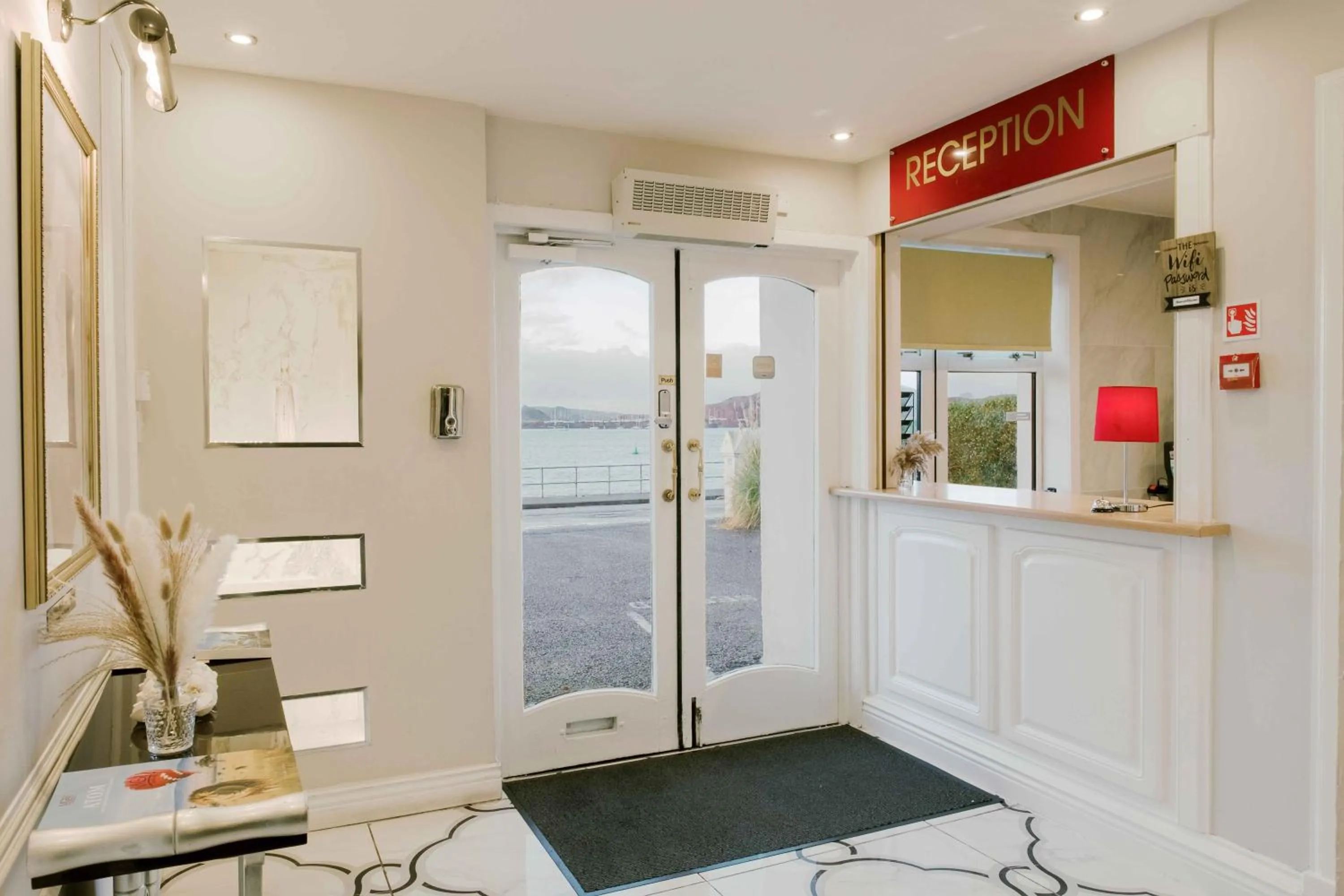 Lobby or reception in Muthu Queens Hotel, Oban