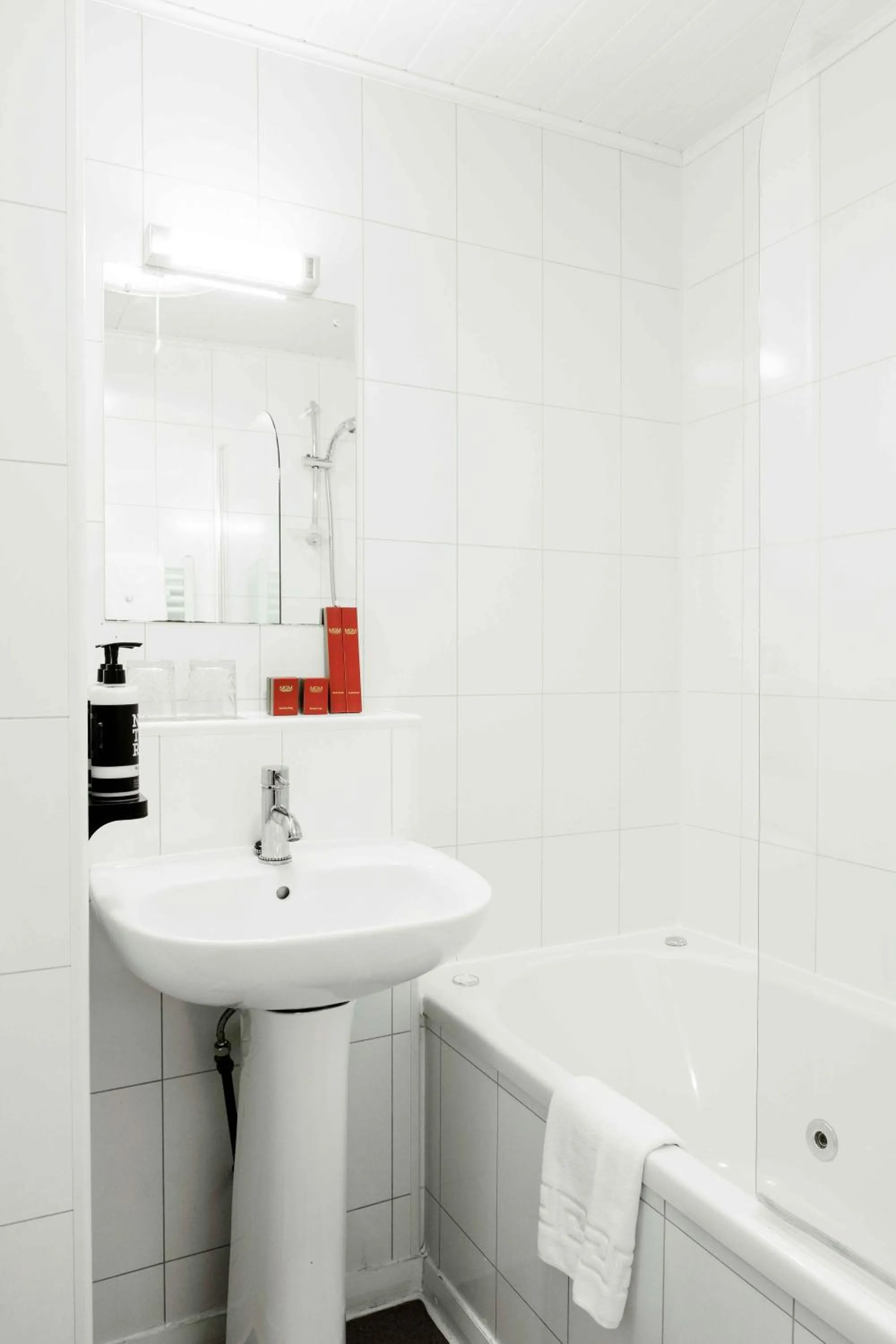 Bathroom in Muthu Queens Hotel, Oban