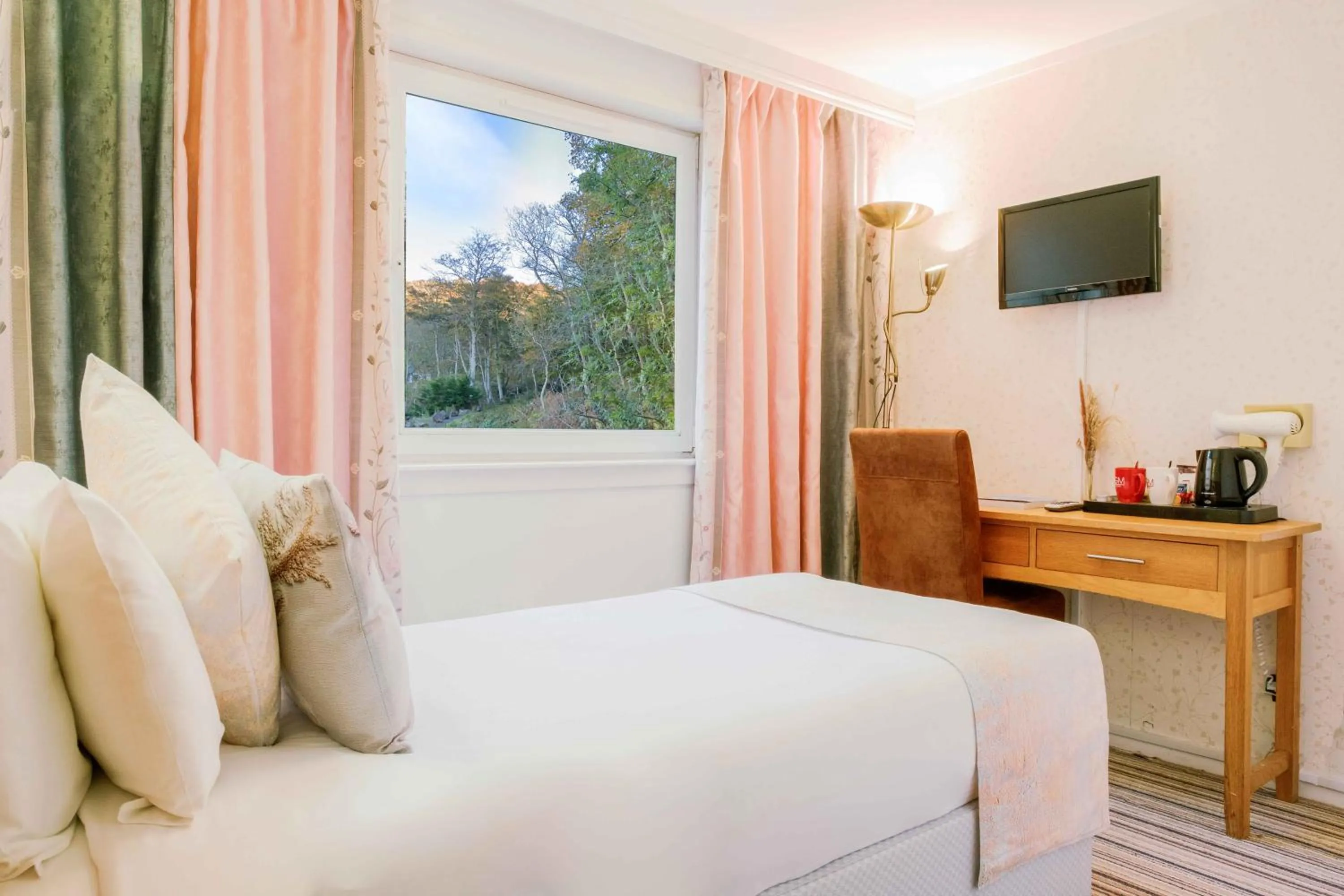 Bed in Muthu Queens Hotel, Oban