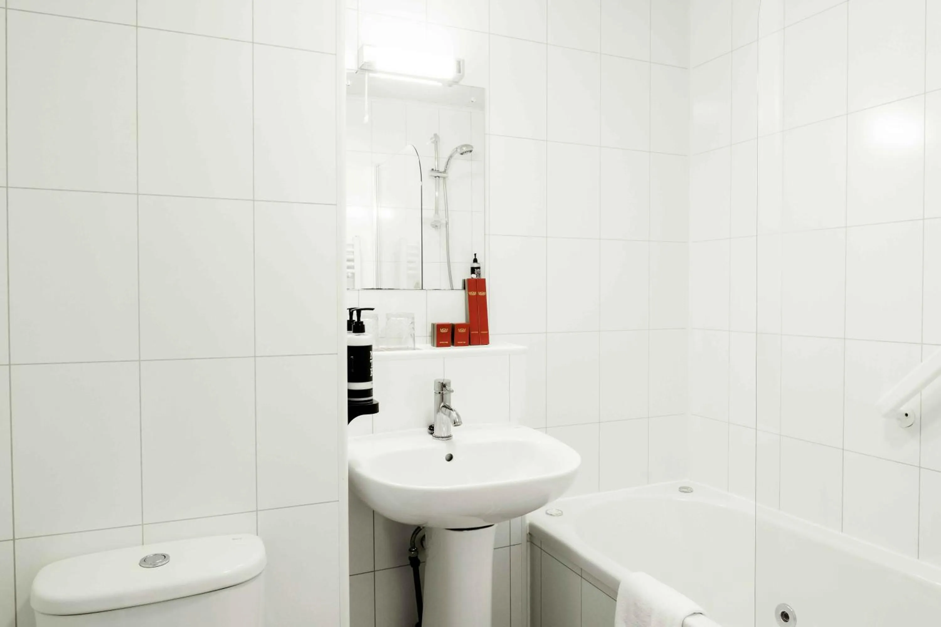 Toilet in Muthu Queens Hotel, Oban