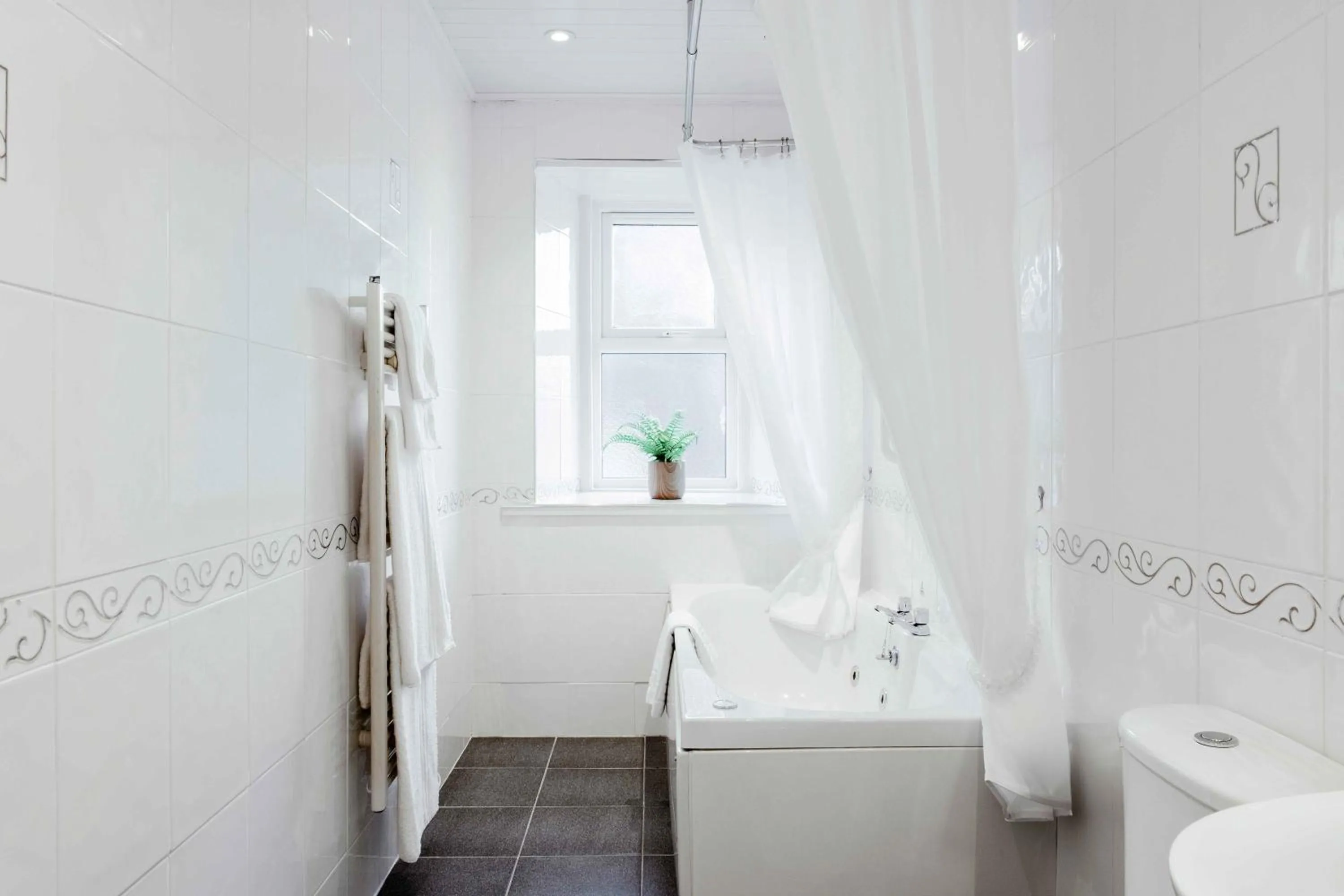 Toilet in Muthu Queens Hotel, Oban