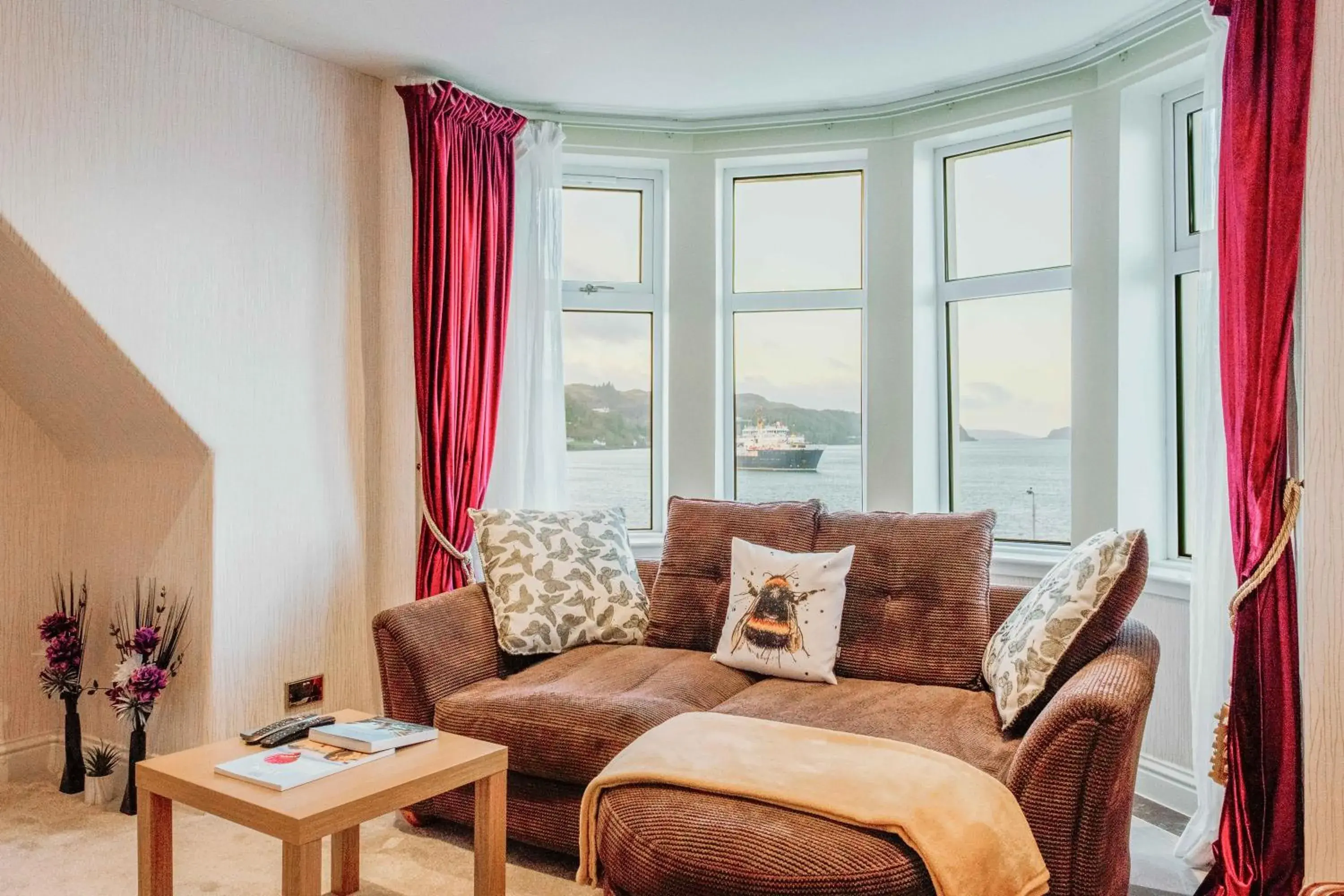 Queen Victoria Suite in Muthu Queens Hotel, Oban Queen Victoria Suite in Muthu Queens Hotel, Oban