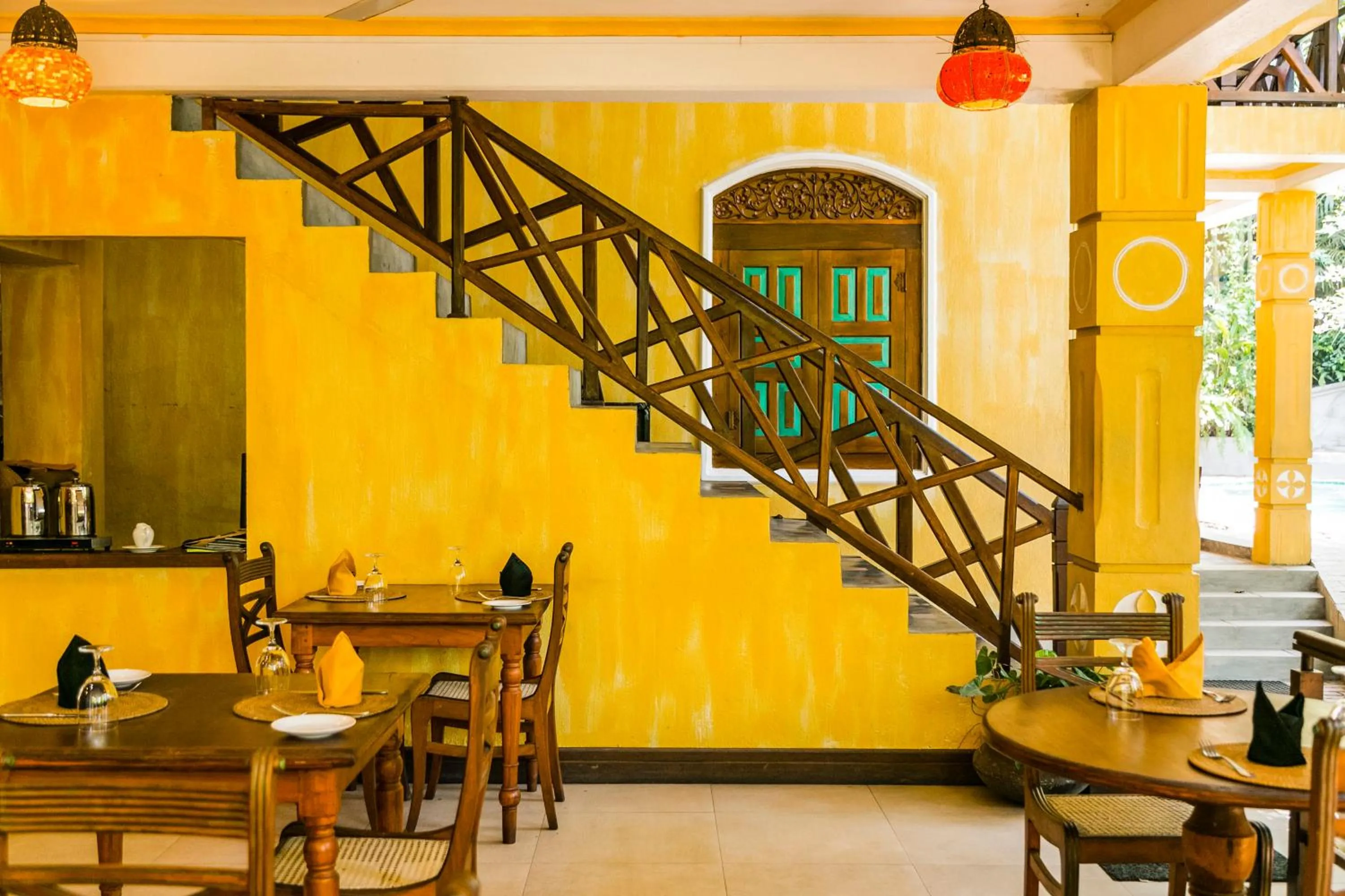 Restaurant/places to eat in Thambapanni Retreat