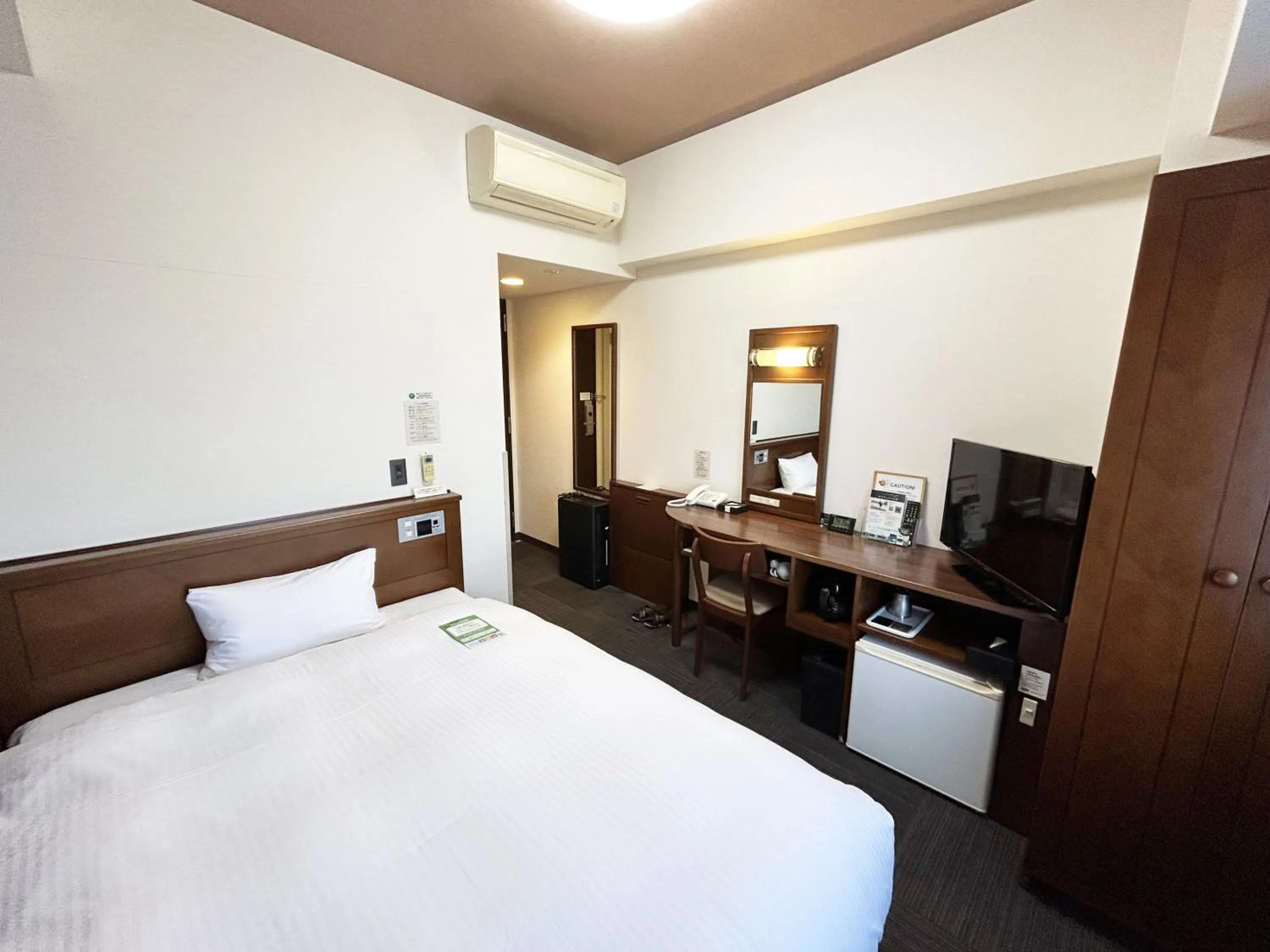 Photo of the whole room, Bed in Hotel Route-Inn Shin Gotemba Inter -Kokudo 246 gou-