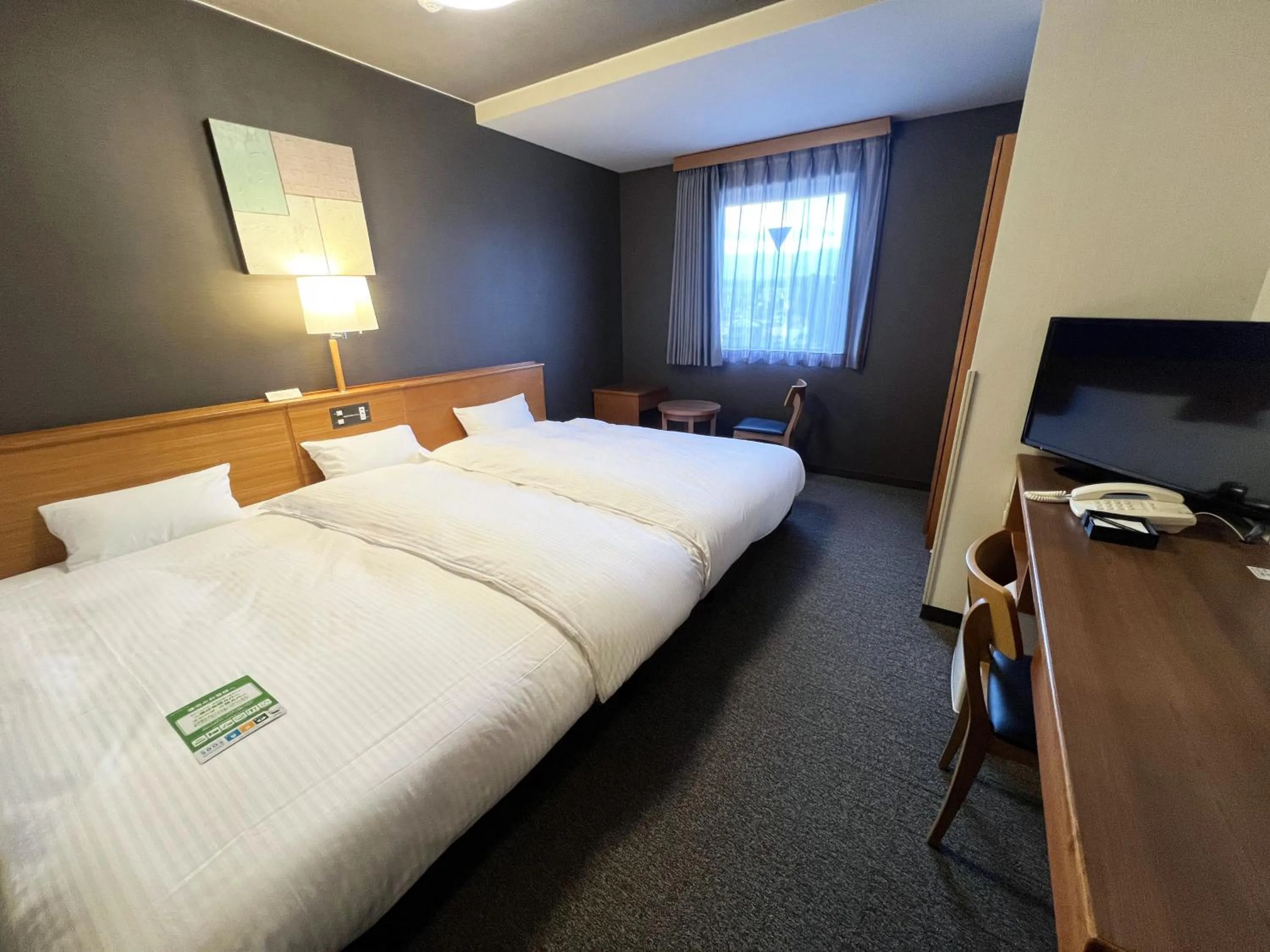 Photo of the whole room, Bed in Hotel Route-Inn Shin Gotemba Inter -Kokudo 246 gou-