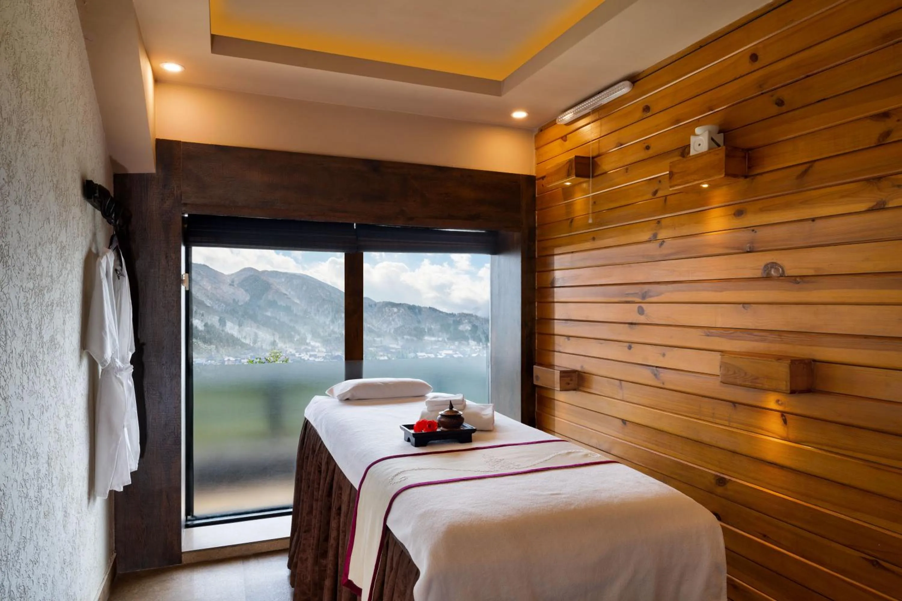 Spa and wellness centre/facilities, Bed in Taj Dal View Srinagar