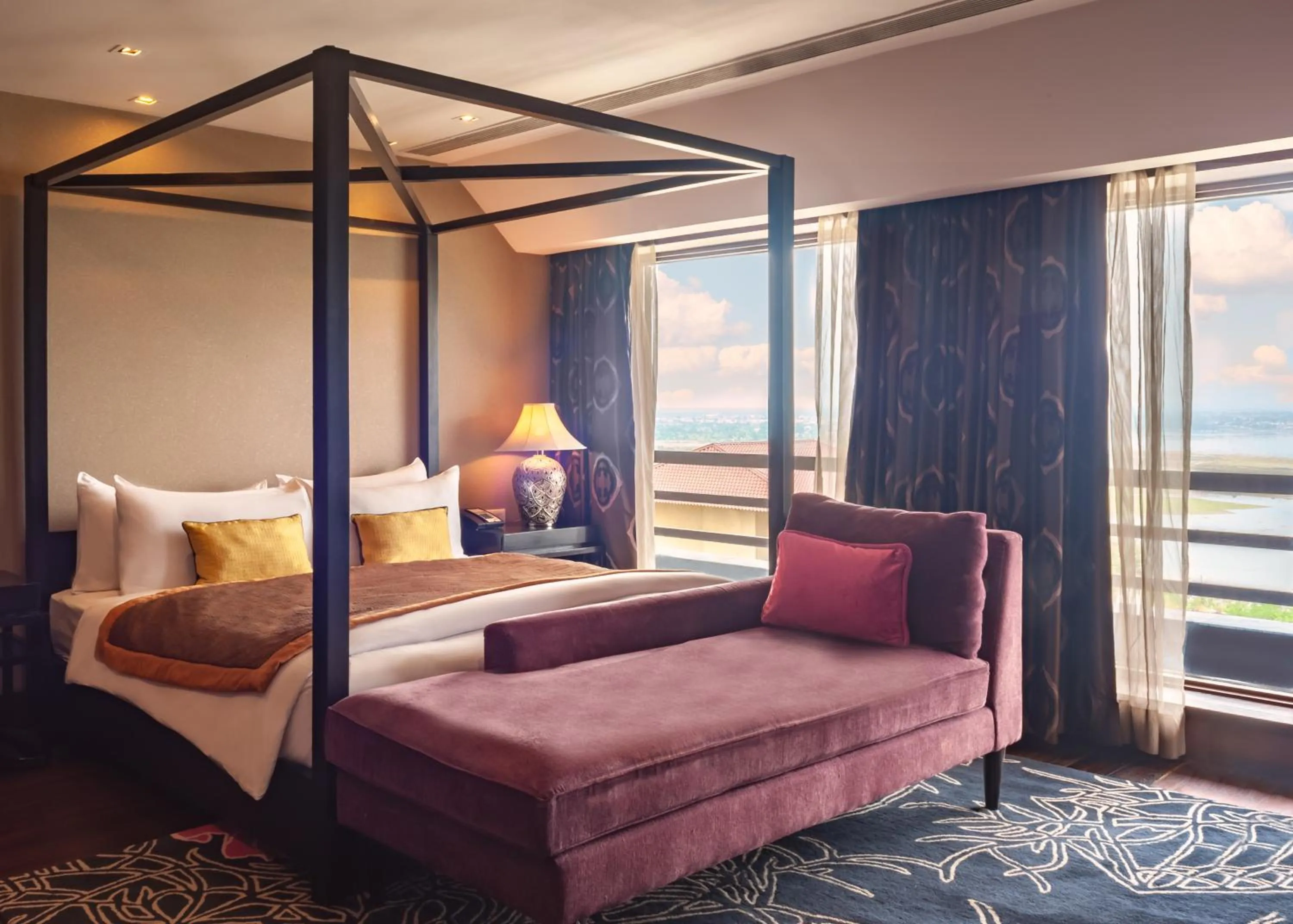 Bedroom, Bed in Taj Dal View Srinagar