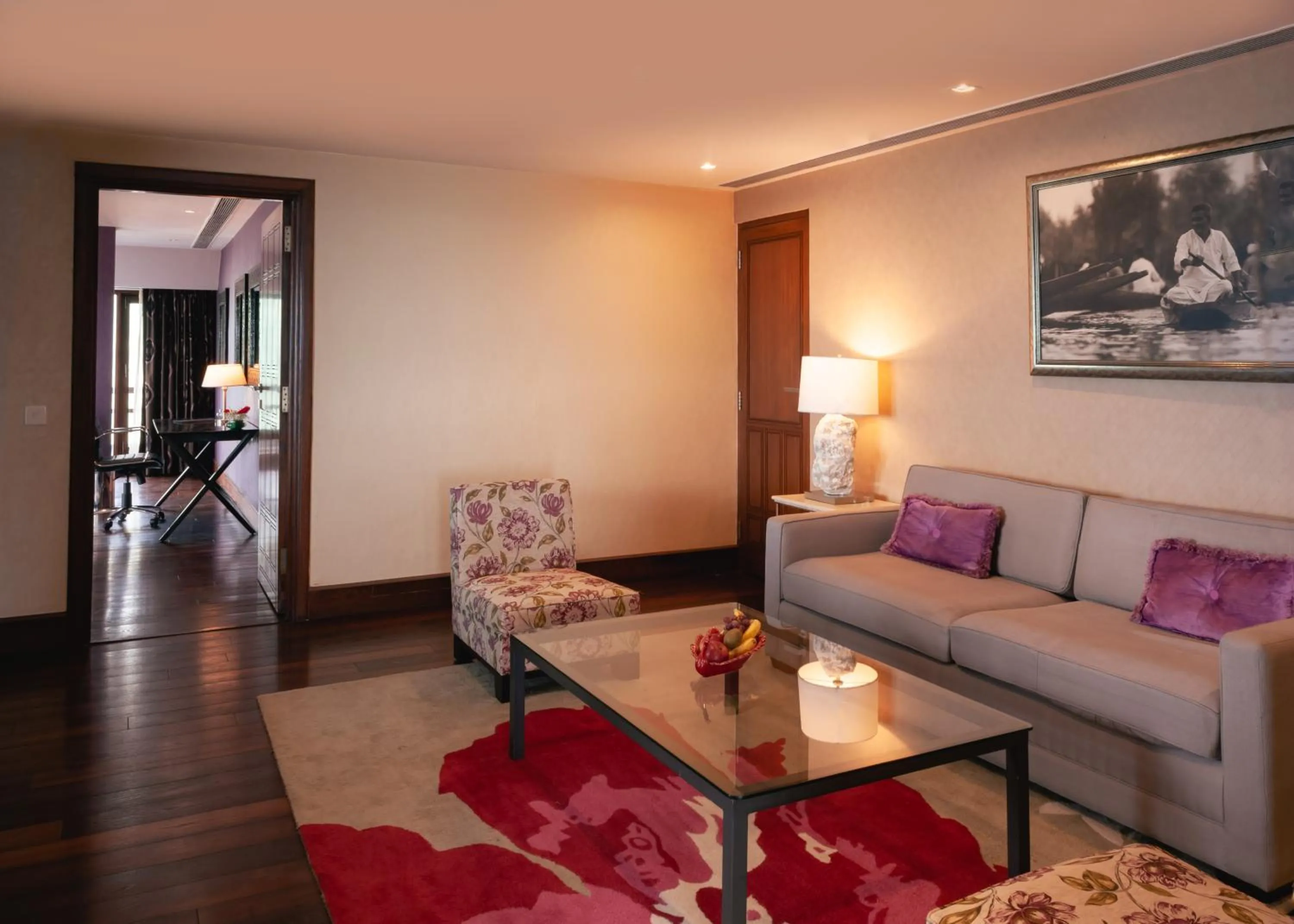 Living room in Taj Dal View Srinagar