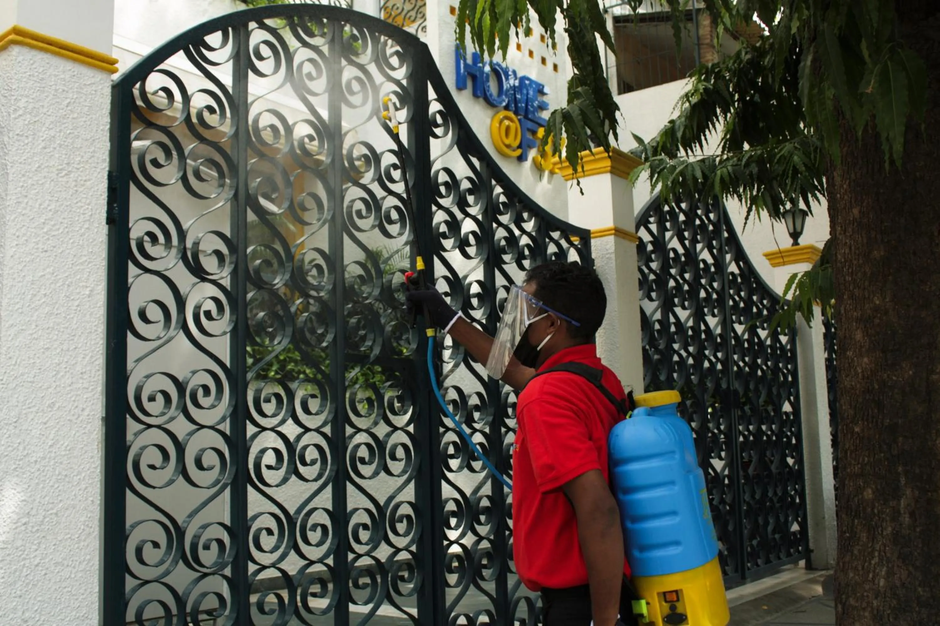 Home@F37 Kailash Colony Metro