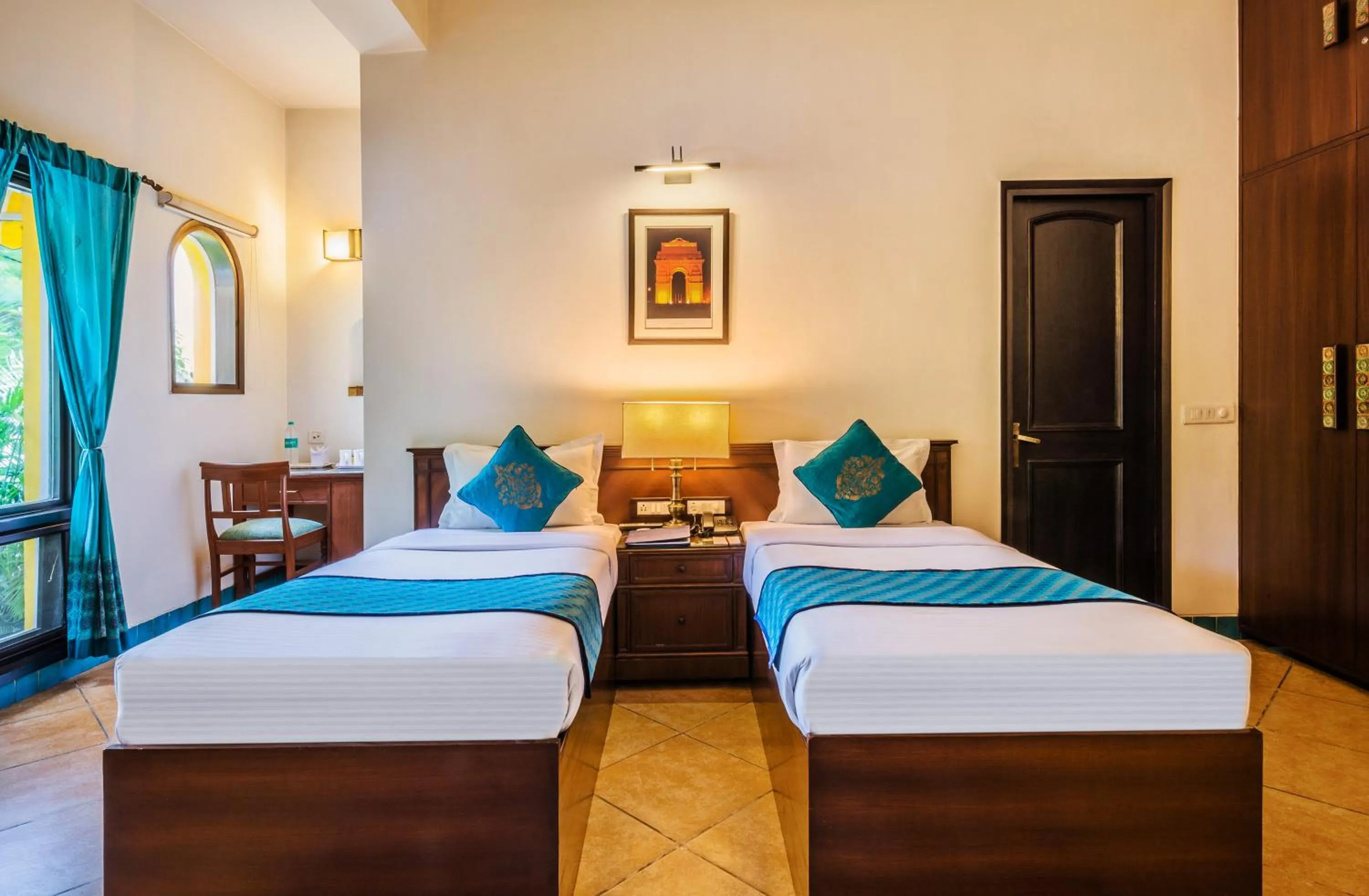 Bed in Home@F37 Kailash Colony Metro