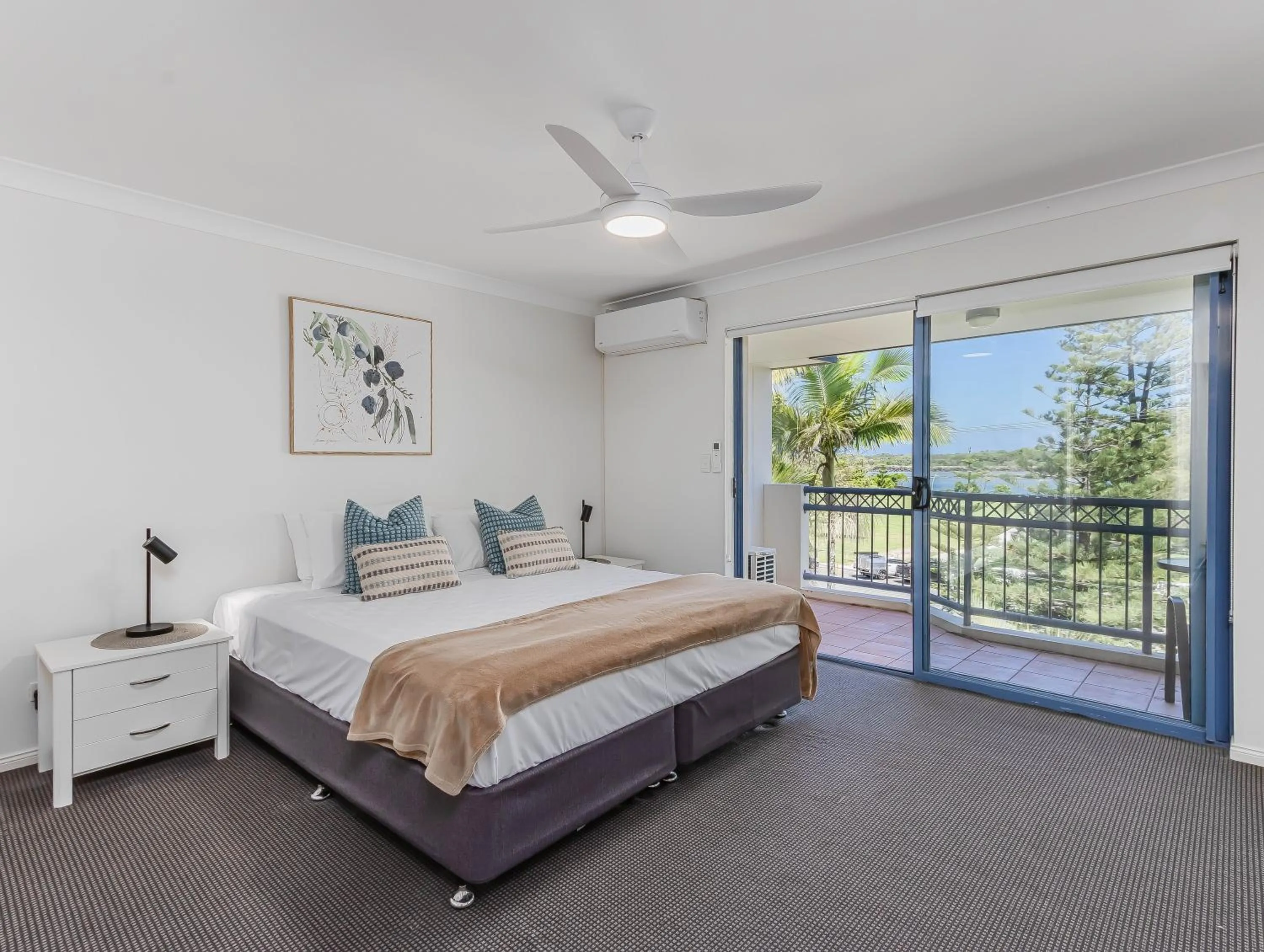 Bed in Bella Mare Coolangatta Beachside Apartments