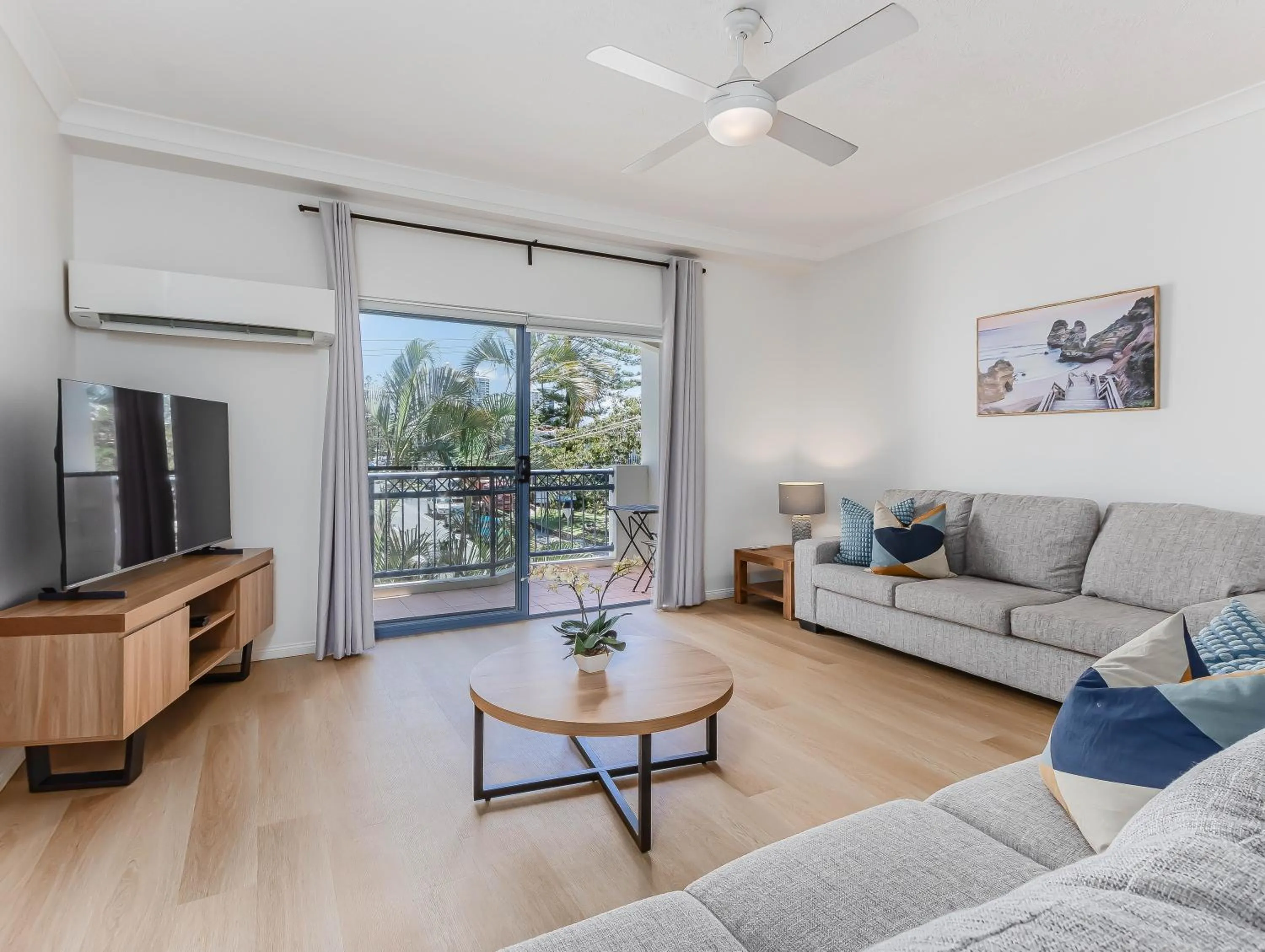 TV and multimedia in Bella Mare Coolangatta Beachside Apartments