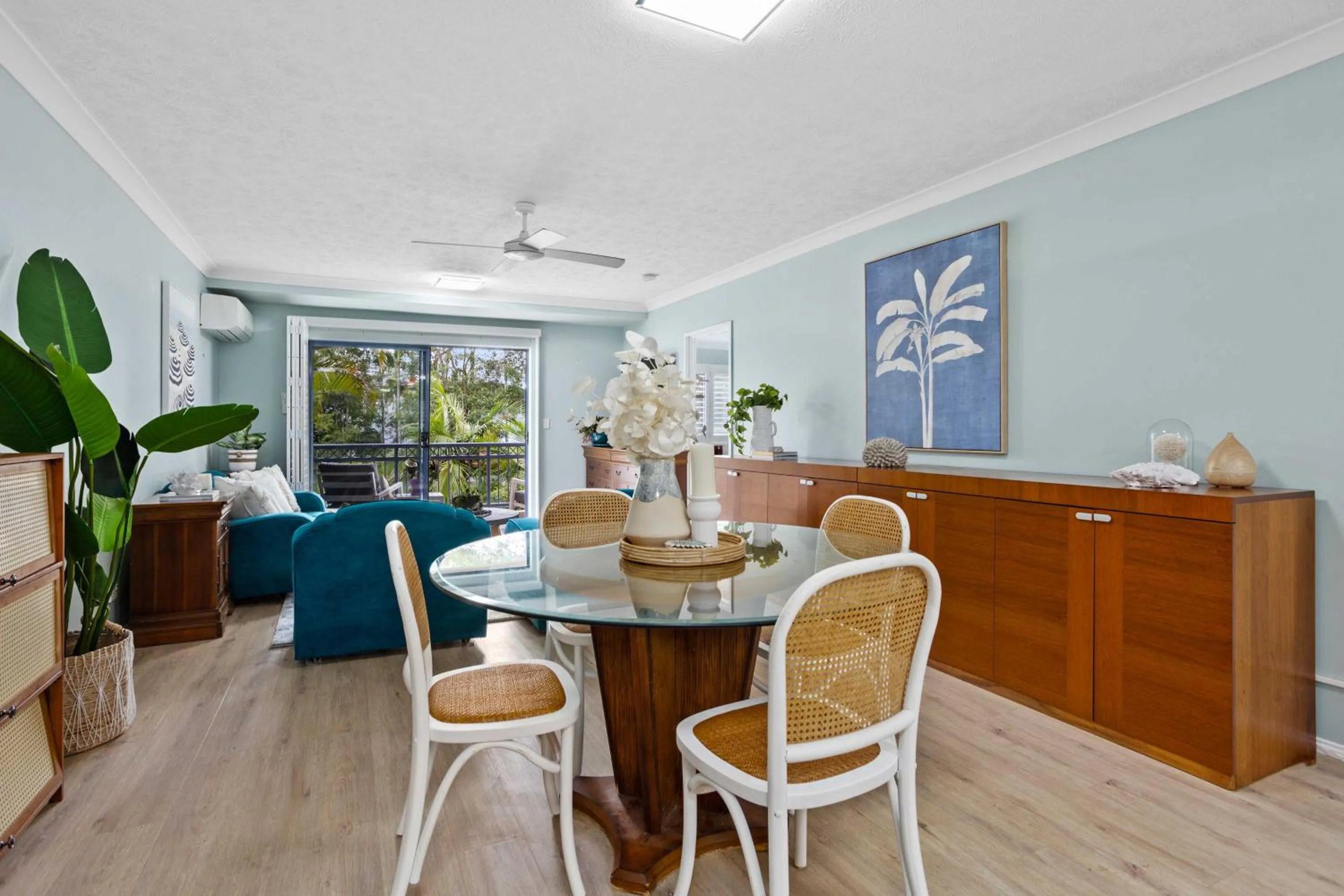 Seating area in Bella Mare Coolangatta Beachside Apartments