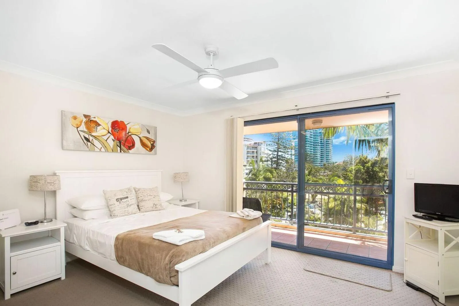 Bed in Bella Mare Coolangatta Beachside Apartments