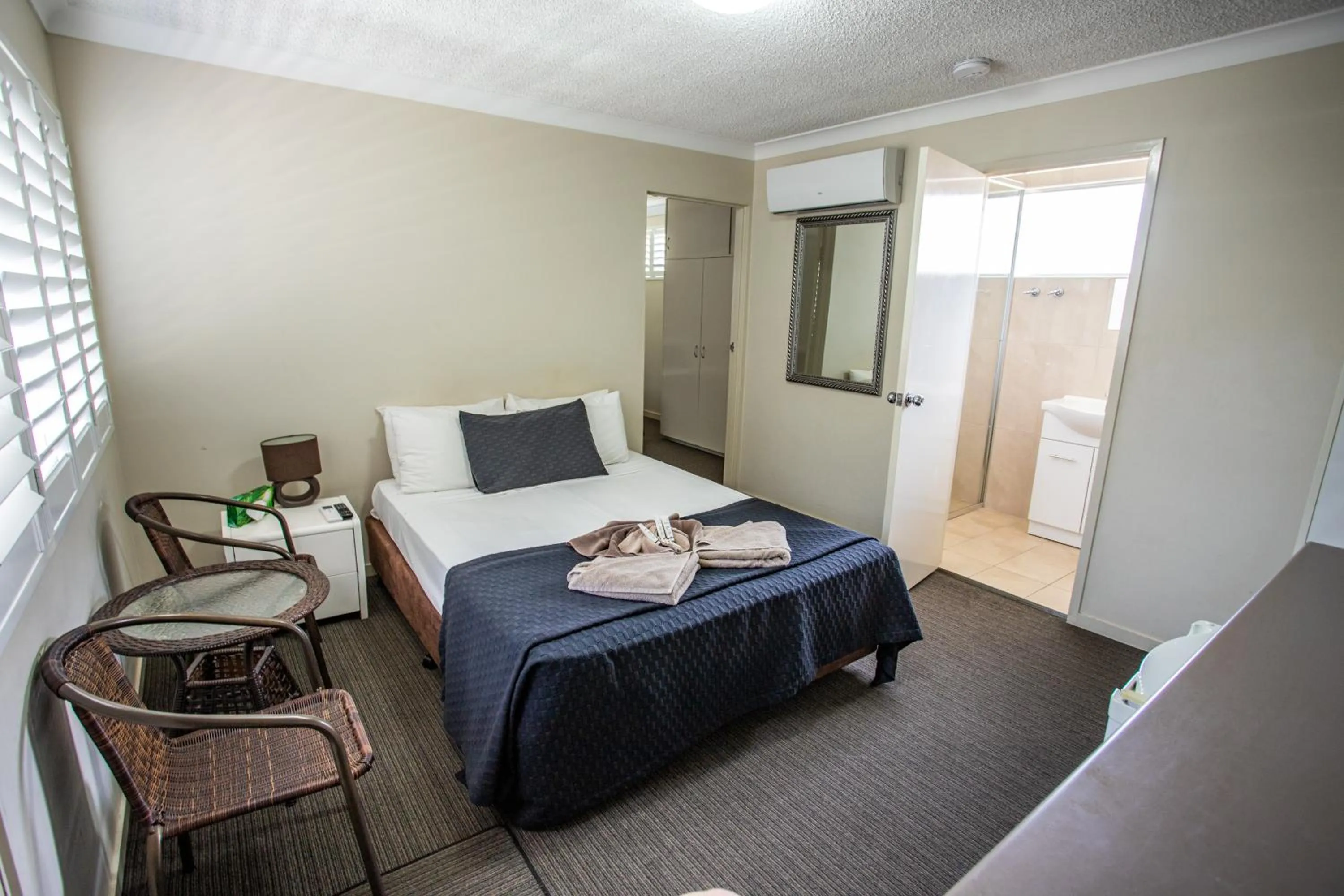 Bedroom, Bed in Tropicana Motel