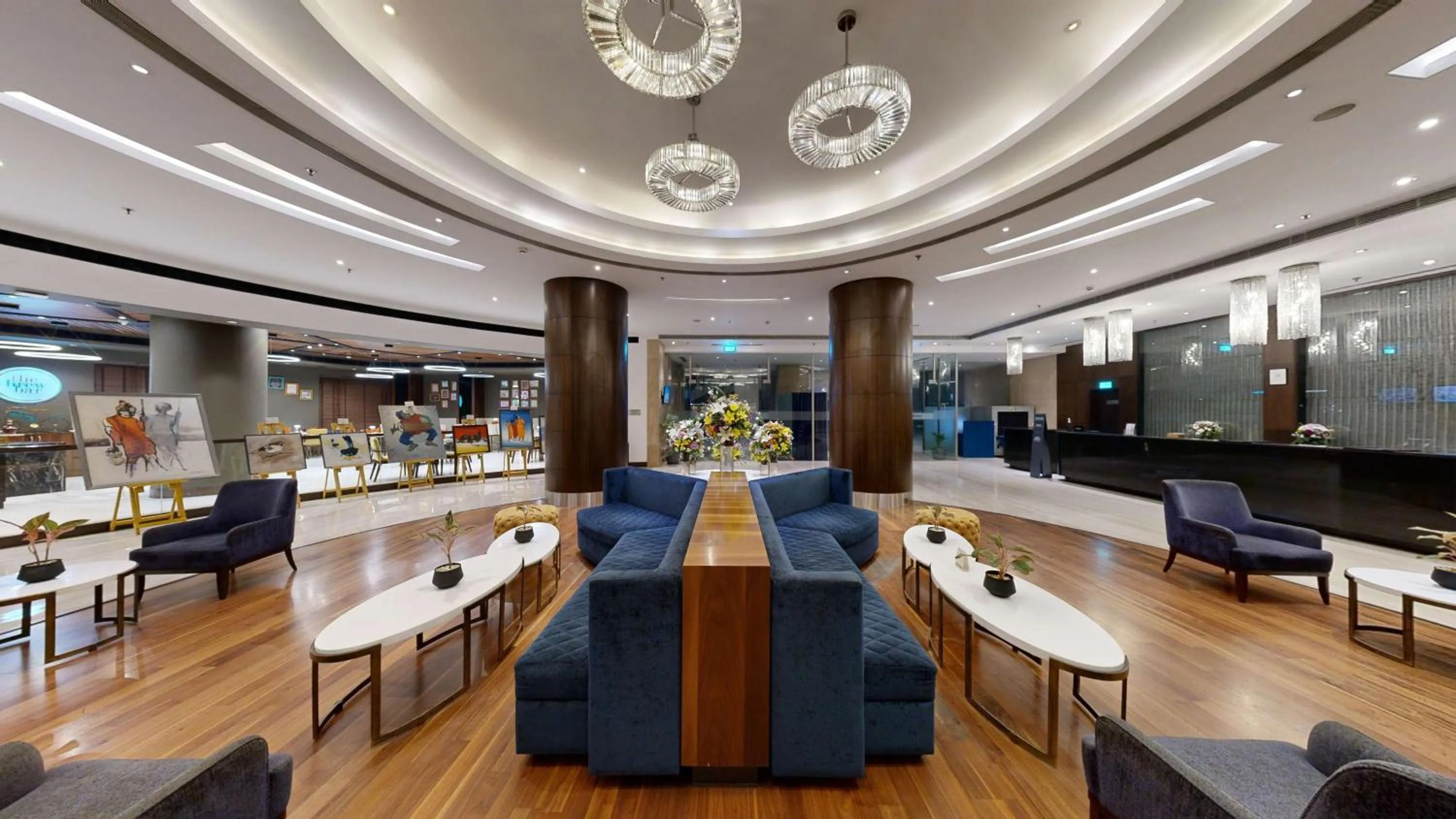 Lobby or reception in Radisson Gurugram Udyog Vihar