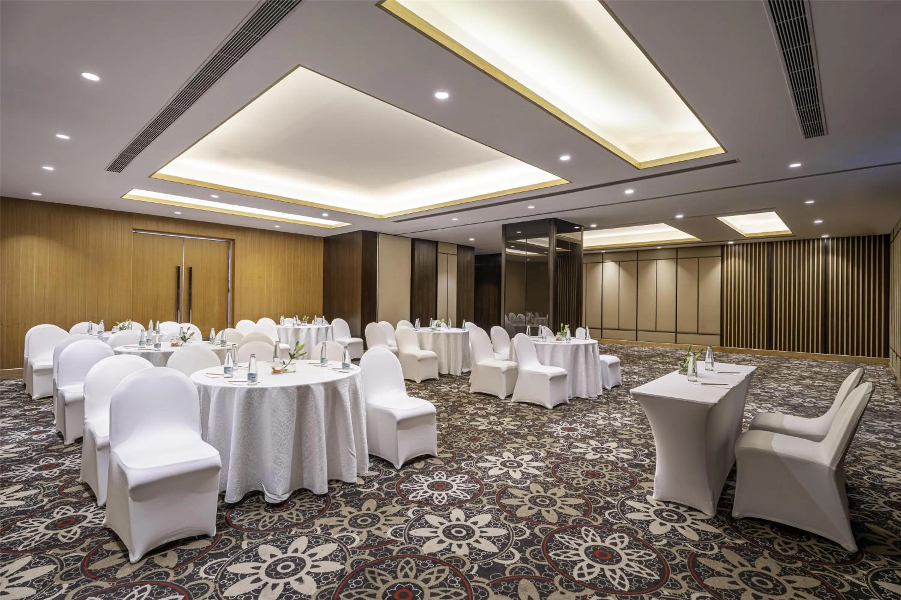 Meeting/conference room in Radisson Gurugram Udyog Vihar