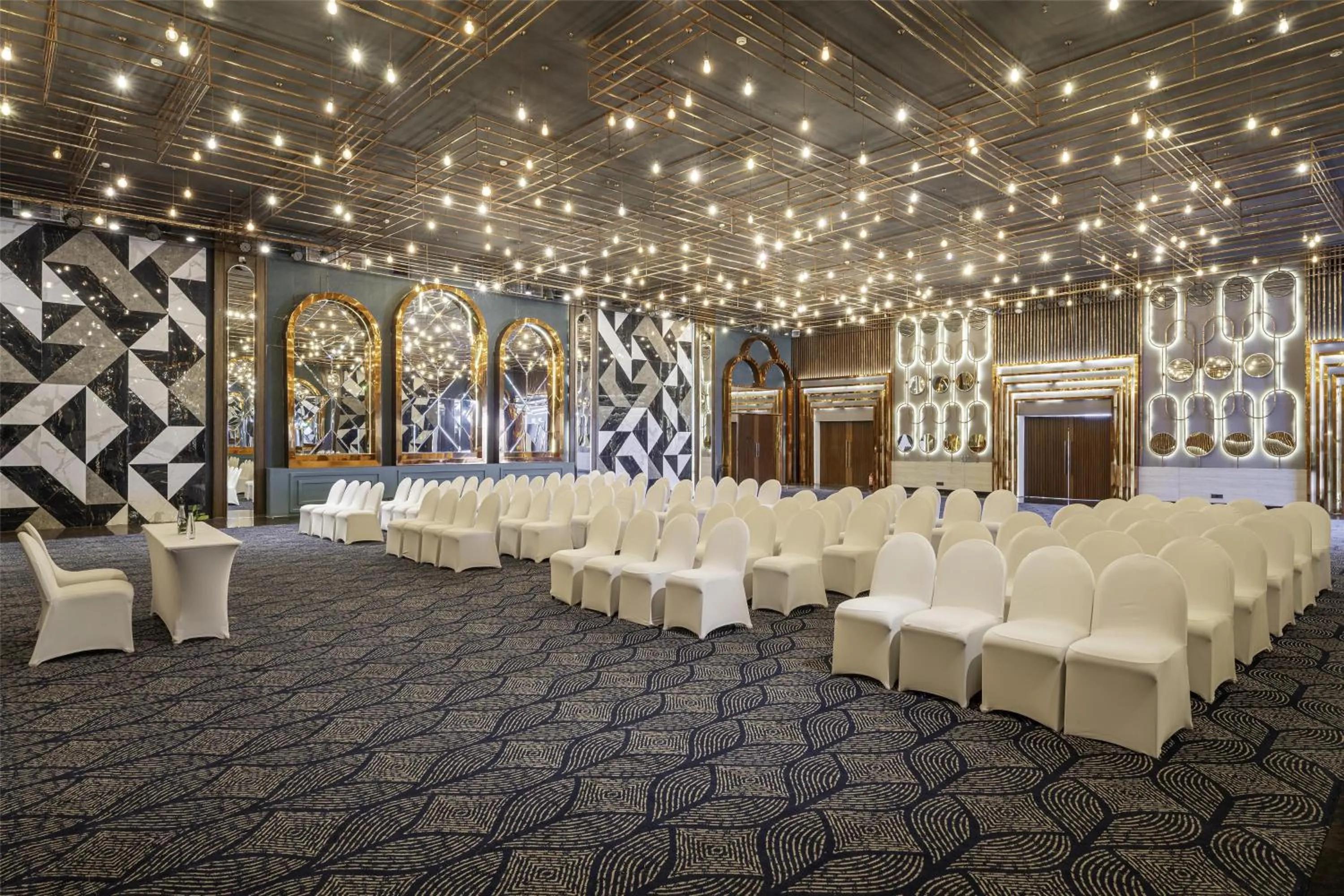 Meeting/conference room in Radisson Gurugram Udyog Vihar