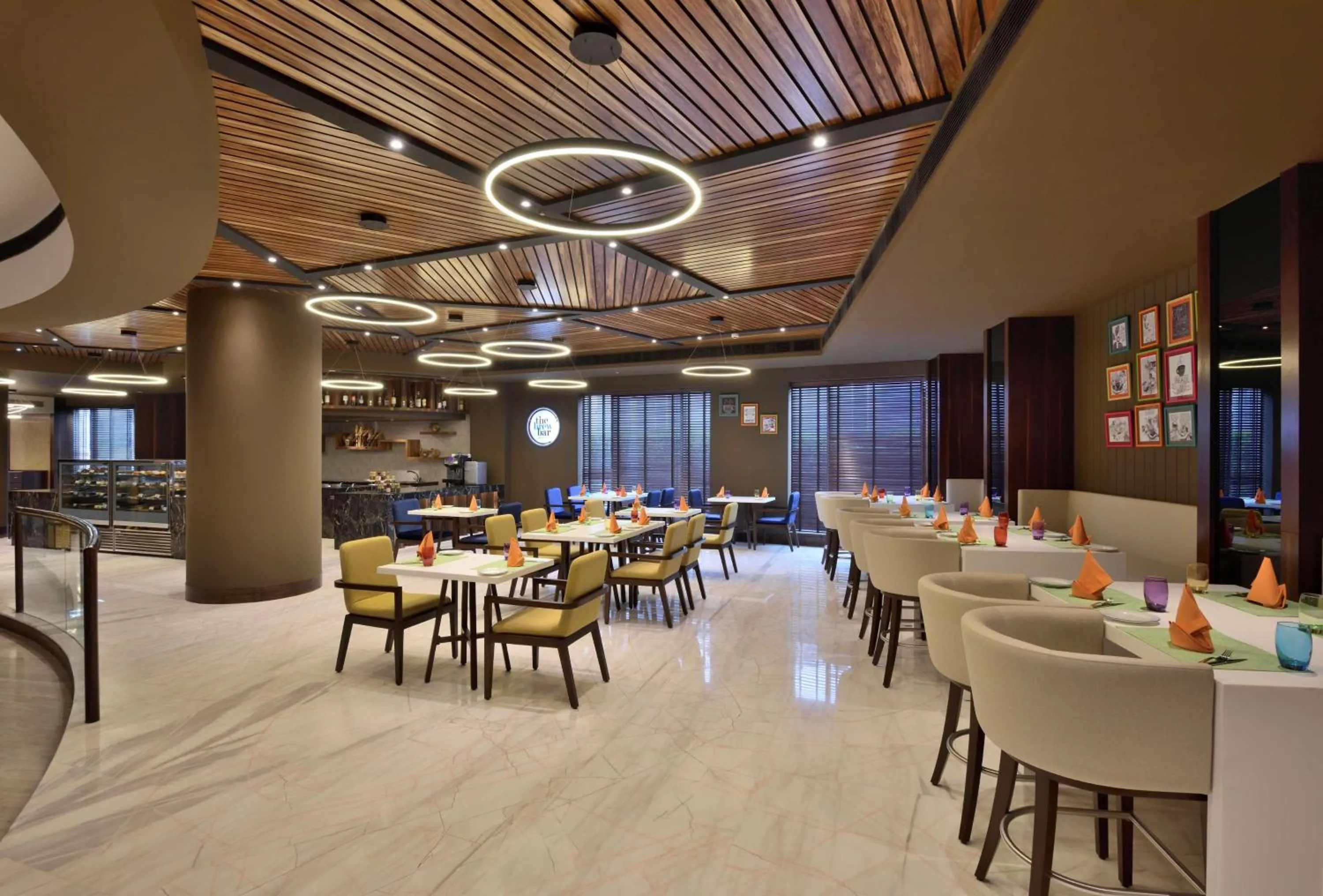 Lounge or bar in Radisson Gurugram Udyog Vihar