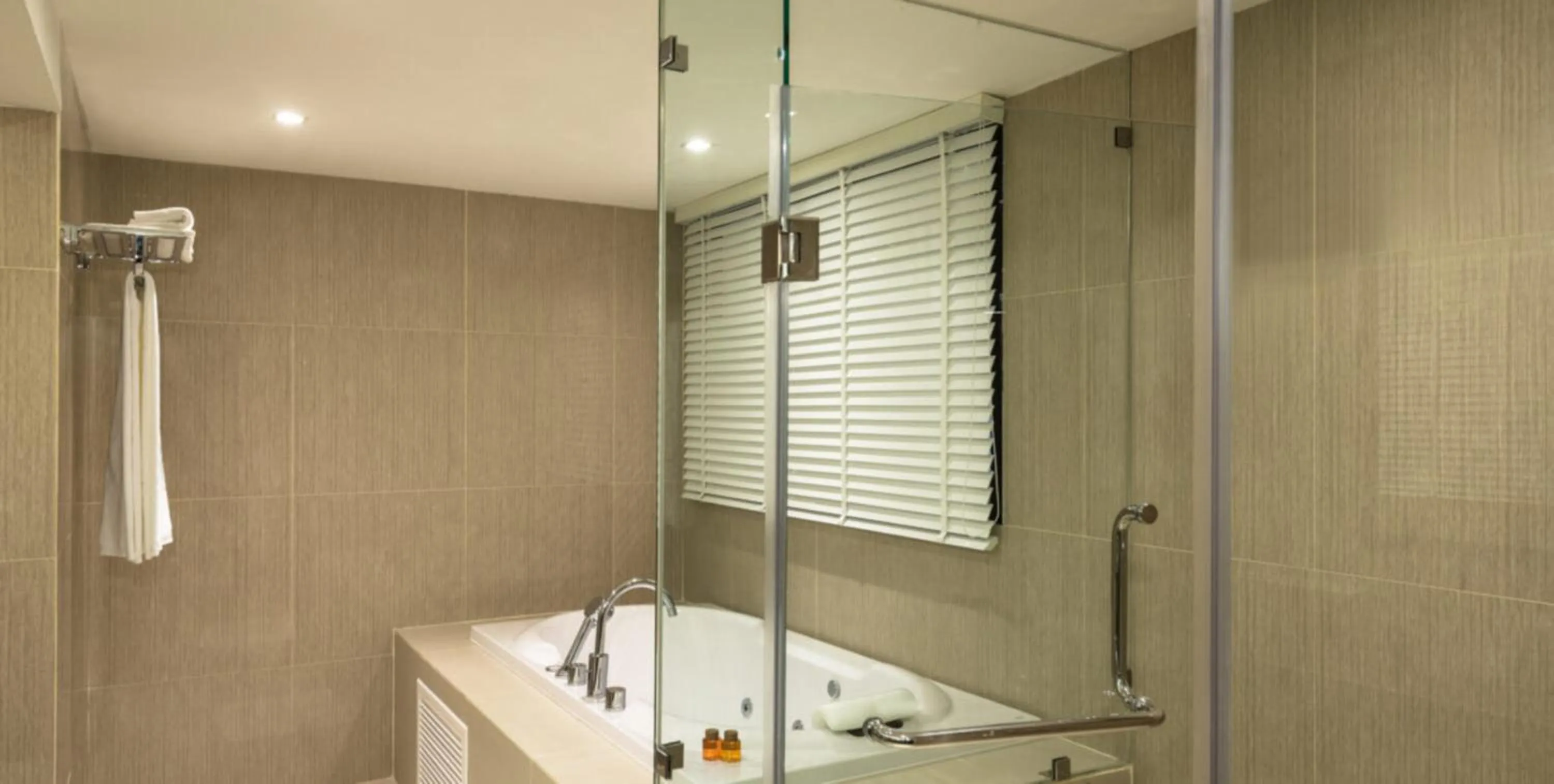 Bath in S33 Compact Sukhumvit Hotel