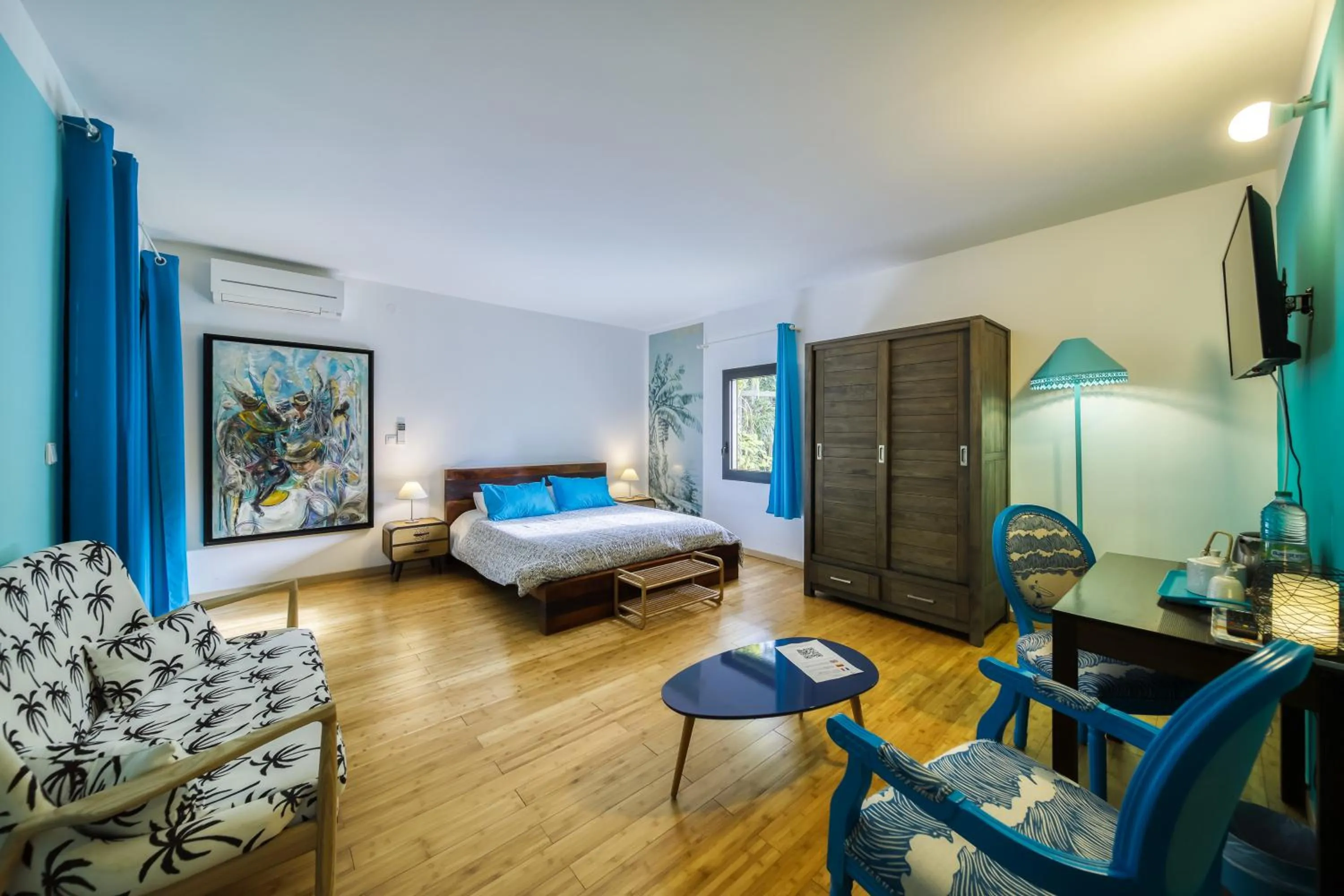 Property building, Bed in Poivre et Citronnelle